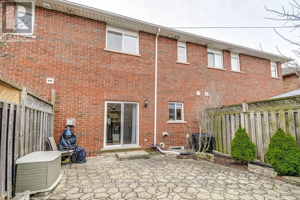 4069 Kilmer Drive, Burlington, Ontario  L7M 5A6 - Photo 38 - W12959704