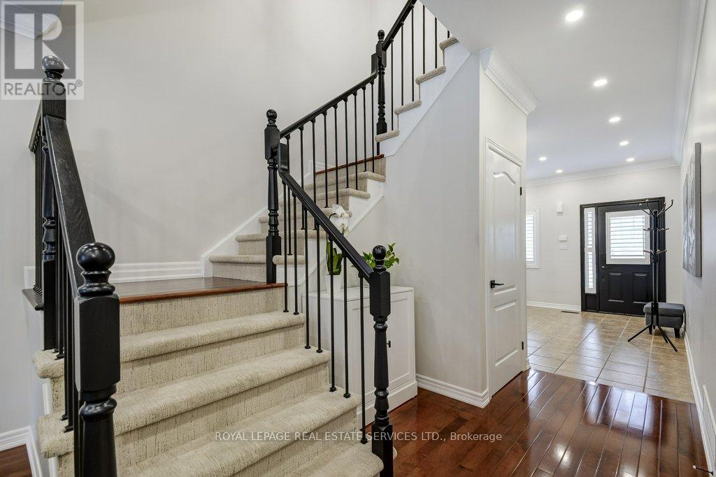 4069 Kilmer Drive, Burlington, Ontario  L7M 5A6 - Photo 6 - W12959704