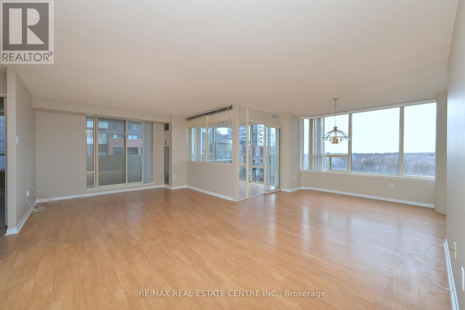 #609 - 330 Rathburn Road W, Mississauga, Ontario L5B 3Y1 - Photo 11 - W12959750