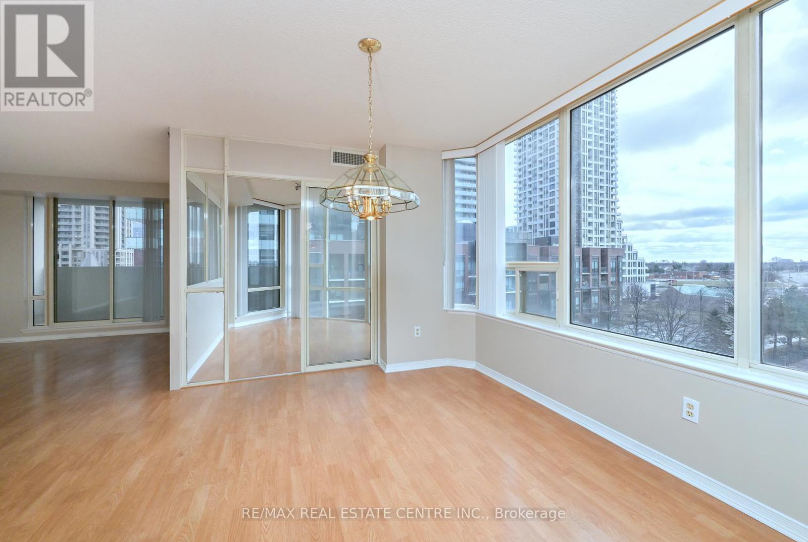 #609 - 330 Rathburn Road W, Mississauga, Ontario L5B 3Y1 - Photo 13 - W12959750