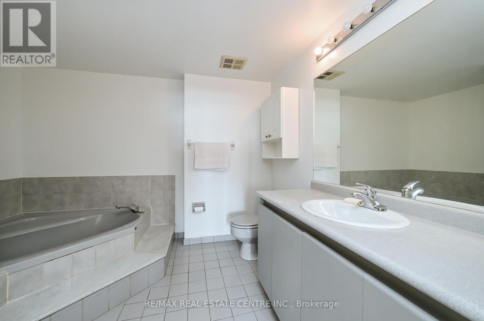 #609 - 330 Rathburn Road W, Mississauga, Ontario L5B 3Y1 - Photo 19 - W12959750