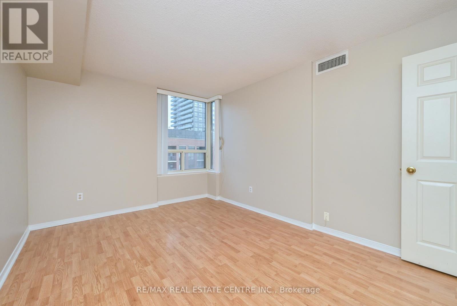 #609 - 330 Rathburn Road W, Mississauga, Ontario L5B 3Y1 - Photo 21 - W12959750