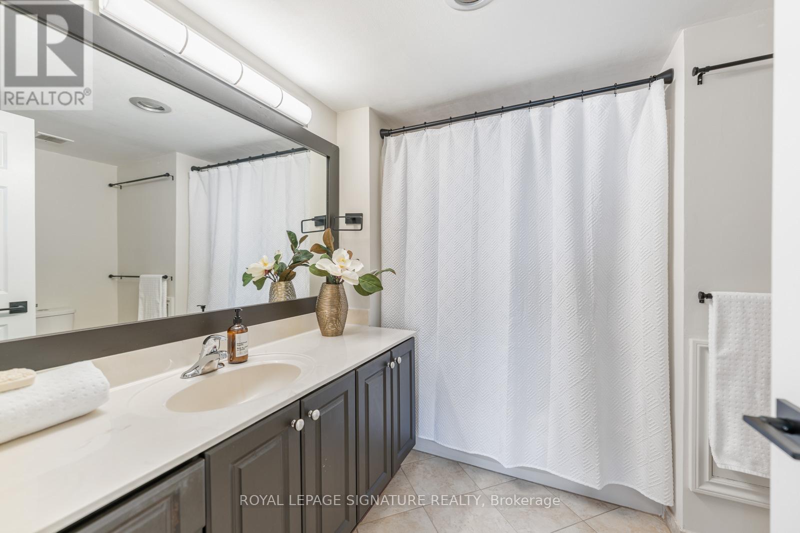 Lph4 - 880 Dundas Street W, Mississauga, Ontario  L5C 4H3 - Photo 19 - W12959794