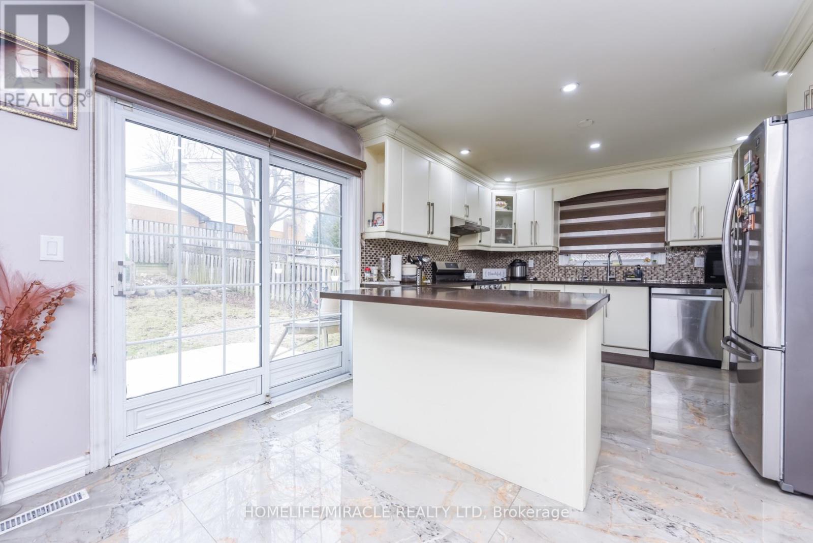 67 Massey Street, Brampton, Ontario  L6S 3A3 - Photo 13 - W12959816