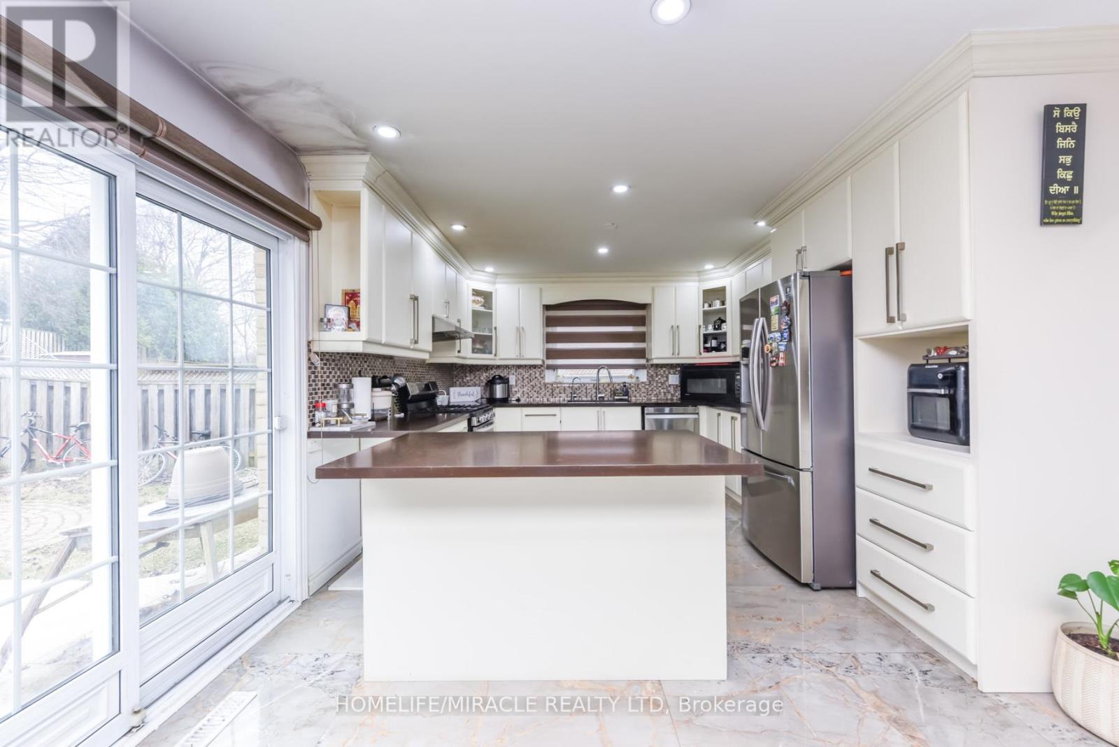 67 Massey Street, Brampton, Ontario  L6S 3A3 - Photo 14 - W12959816