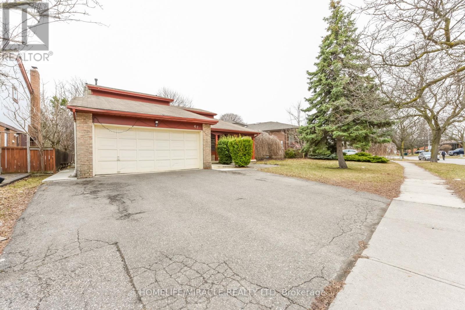 67 Massey Street, Brampton, Ontario  L6S 3A3 - Photo 2 - W12959816