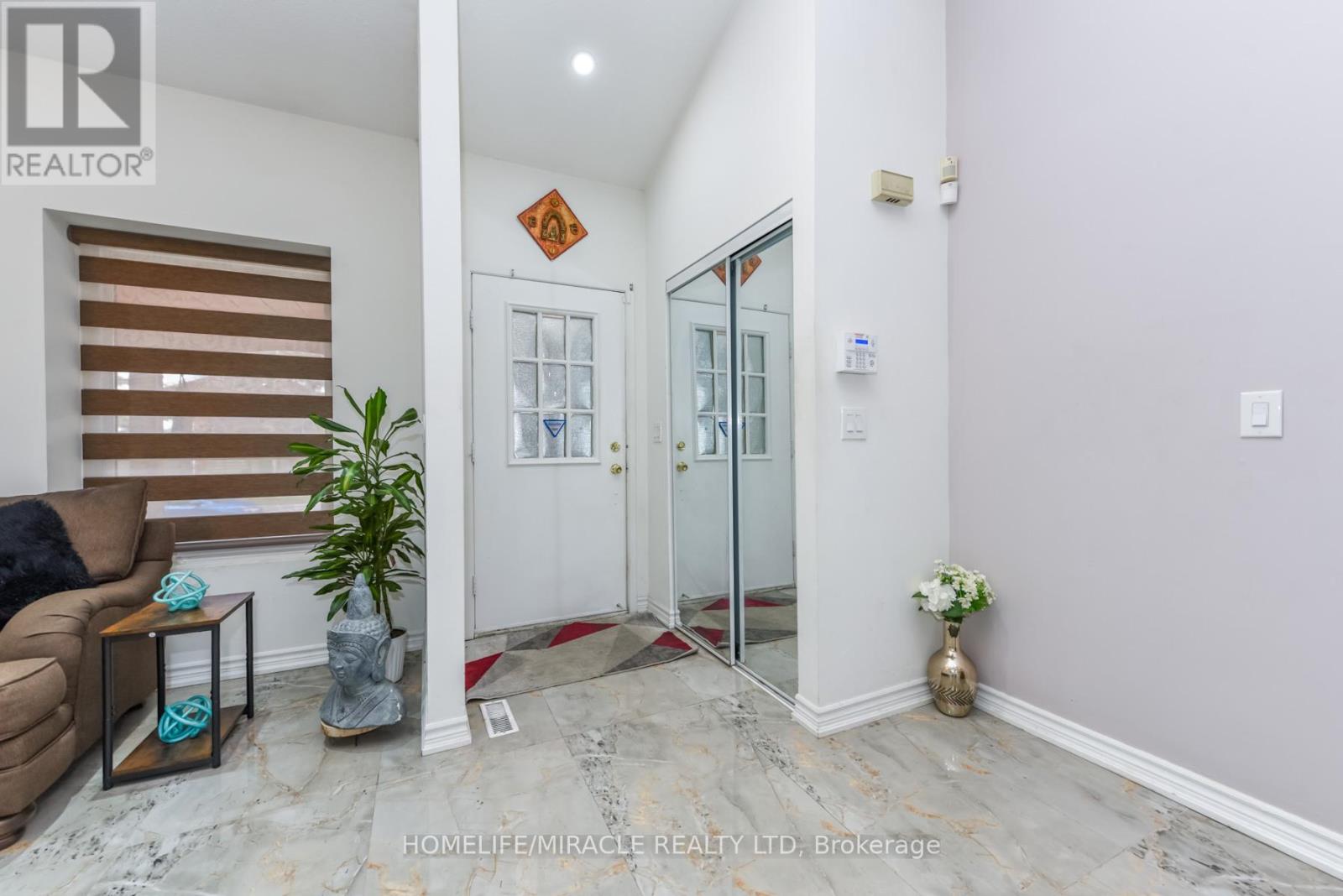 67 Massey Street, Brampton, Ontario  L6S 3A3 - Photo 4 - W12959816