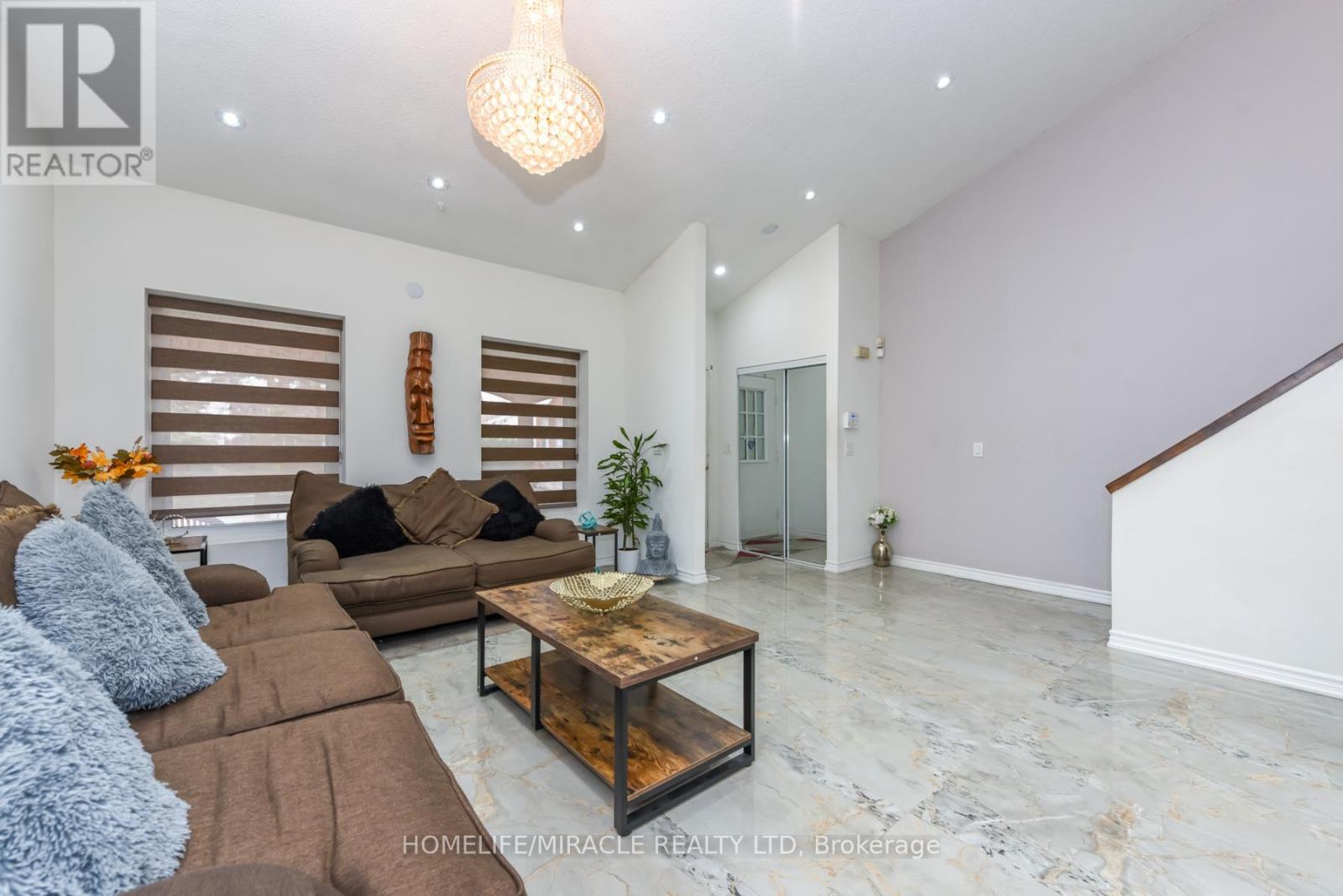 67 Massey Street, Brampton, Ontario  L6S 3A3 - Photo 6 - W12959816