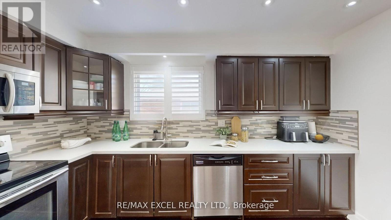 1849 Bonnymede Drive, Mississauga, Ontario  L5J 1E2 - Photo 24 - W12959844