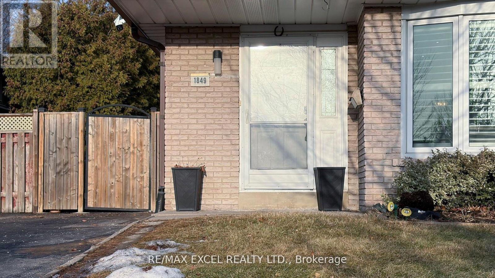 1849 Bonnymede Drive, Mississauga, Ontario  L5J 1E2 - Photo 5 - W12959844