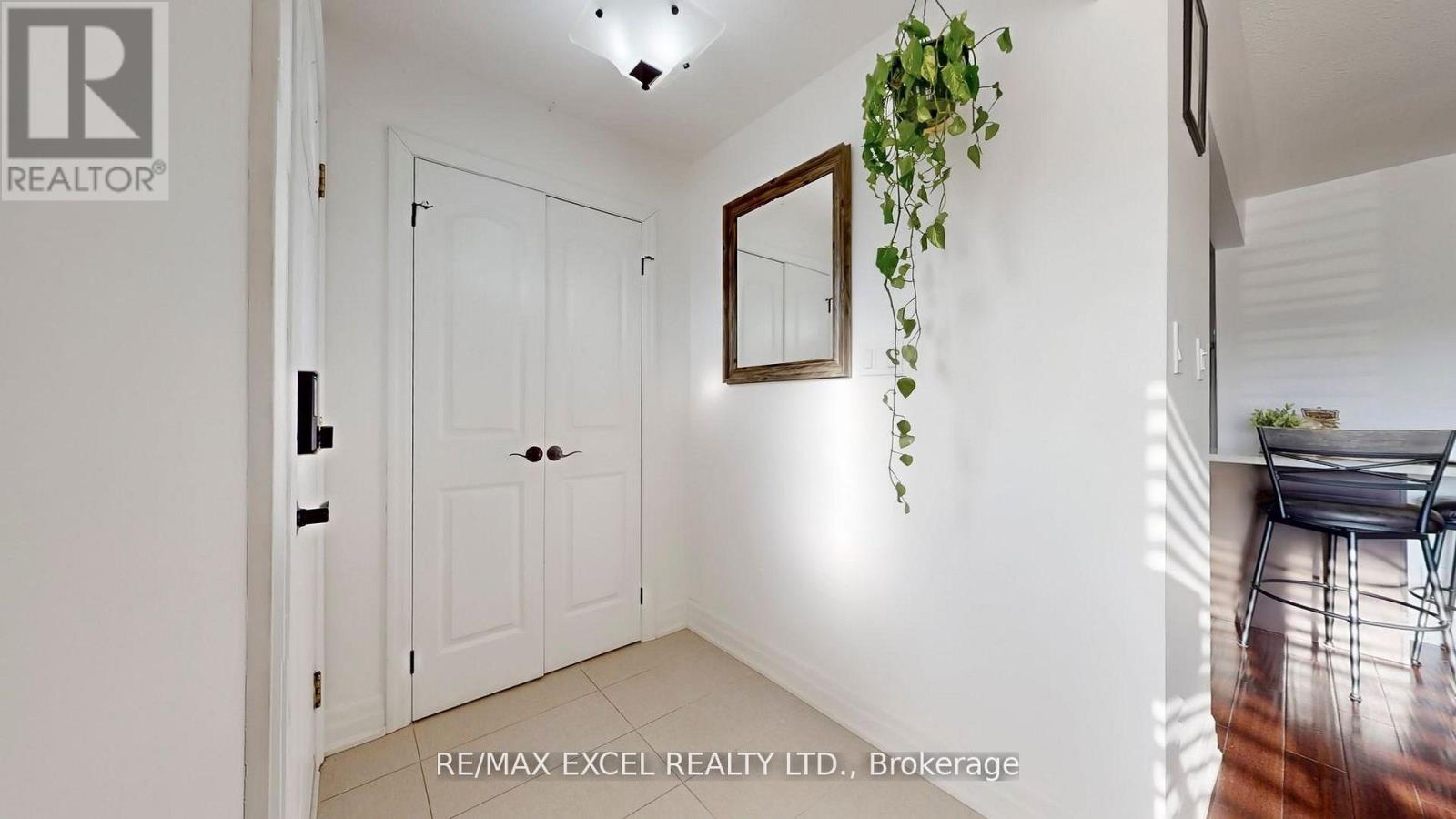 1849 Bonnymede Drive, Mississauga, Ontario  L5J 1E2 - Photo 7 - W12959844