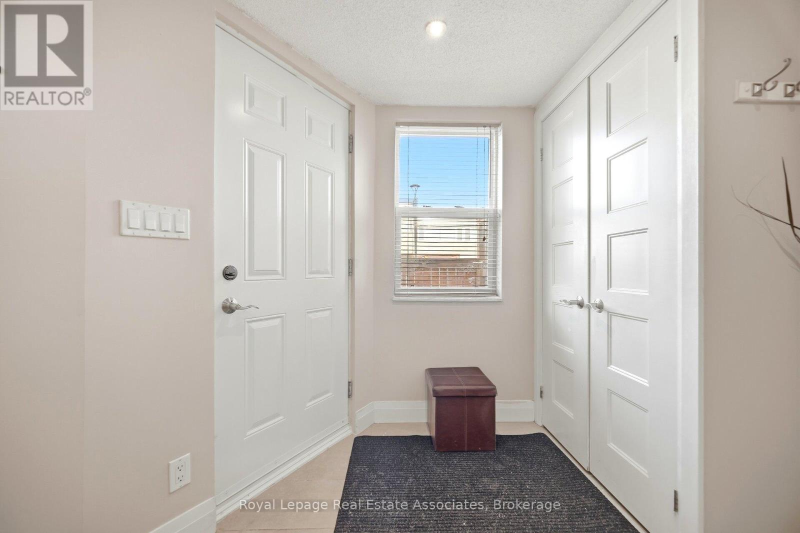 222 - 1055 Dundas Street E, Mississauga, Ontario  L4Y 3X6 - Photo 5 - W12959846