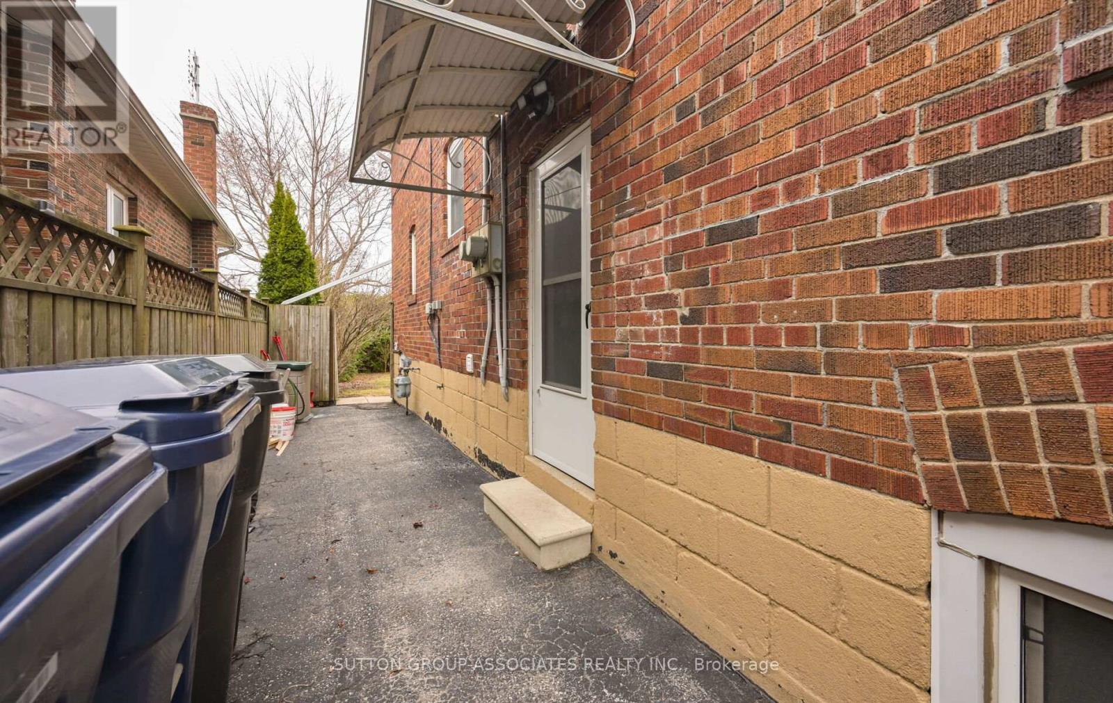 Lower - 24 Alyward Street, Toronto (Beechborough-Greenbrook), Ontario  M6M 3L3 - Photo 2 - W12959854