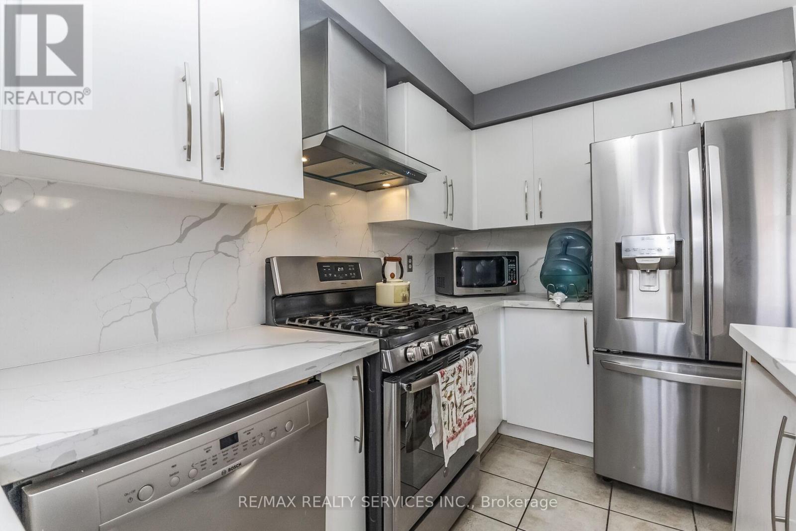 359 Edenbrook Hill Drive, Brampton, Ontario  L7A 2N4 - Photo 12 - W12959864