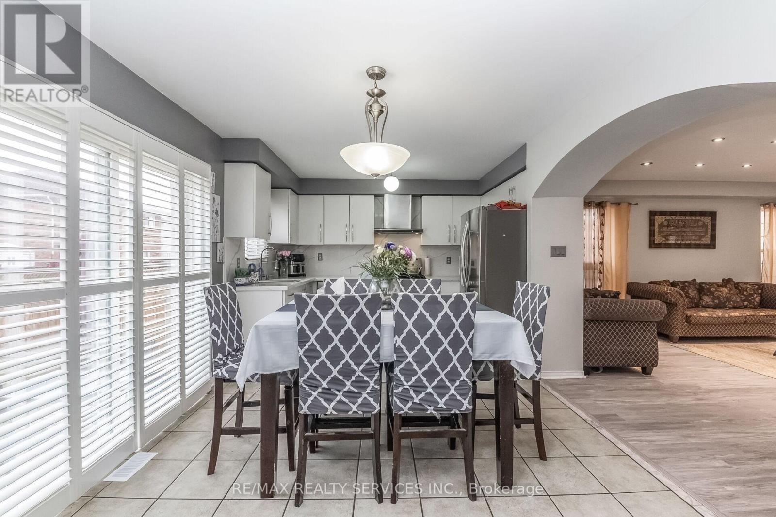 359 Edenbrook Hill Drive, Brampton, Ontario  L7A 2N4 - Photo 14 - W12959864