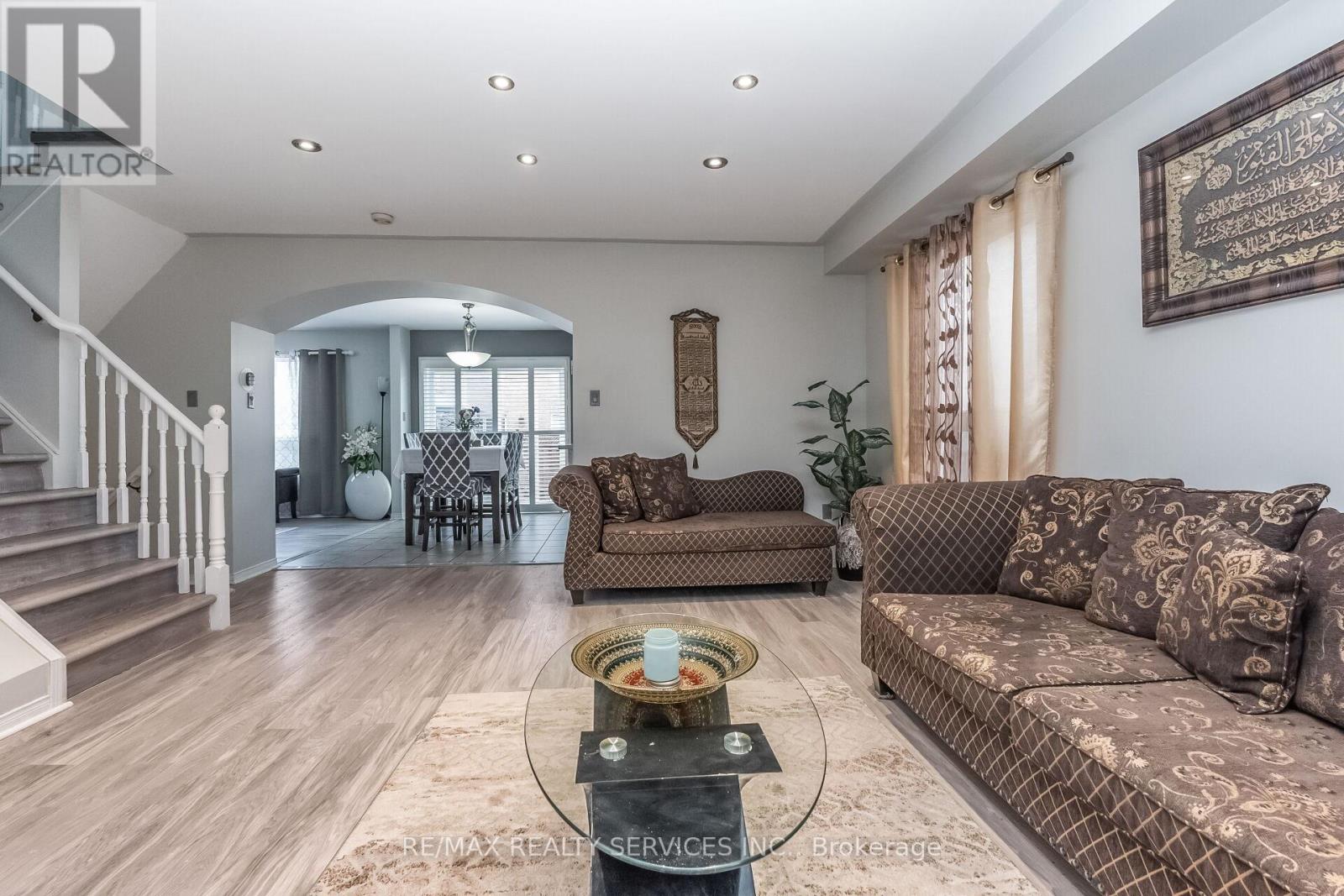 359 Edenbrook Hill Drive, Brampton, Ontario  L7A 2N4 - Photo 5 - W12959864