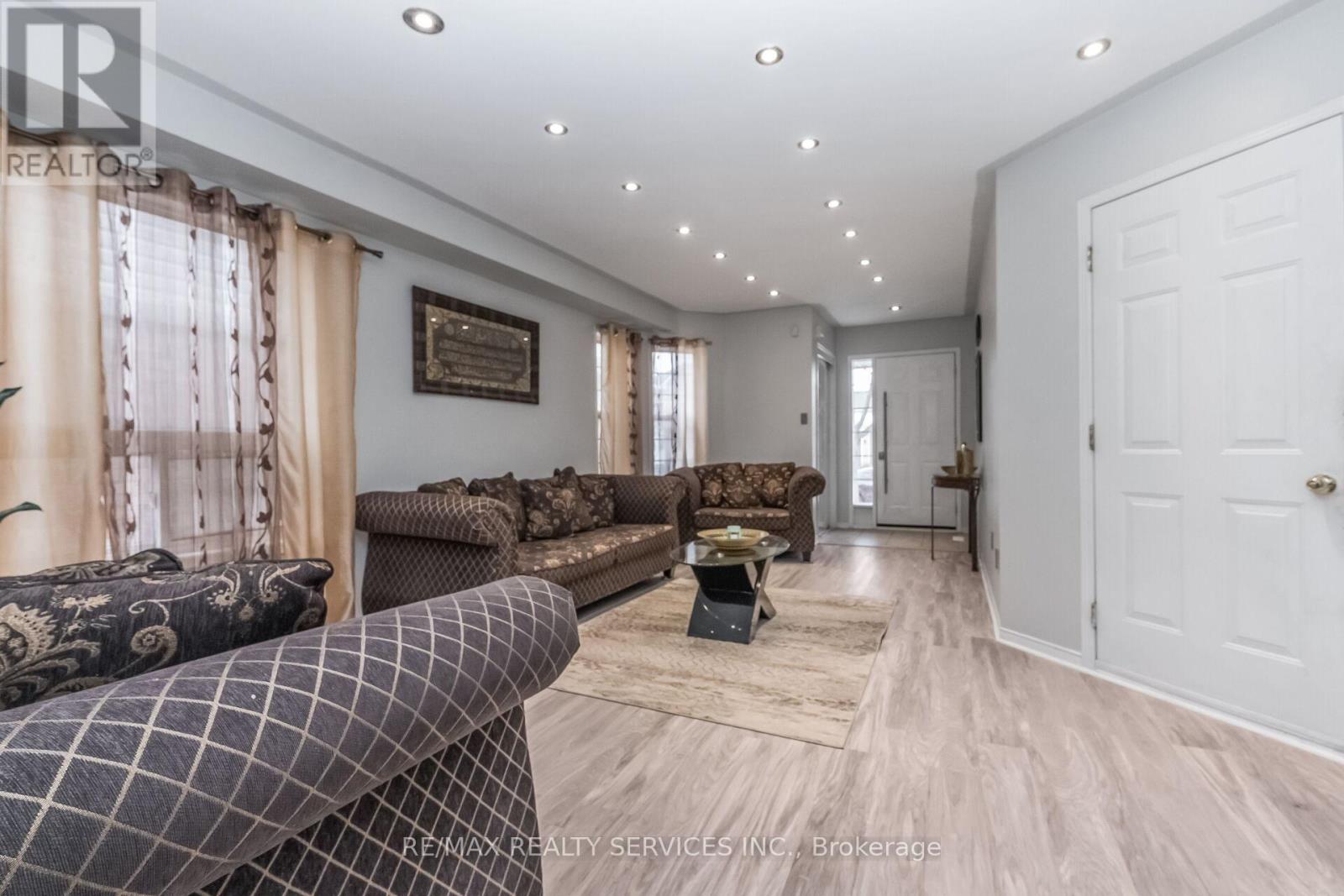 359 Edenbrook Hill Drive, Brampton, Ontario  L7A 2N4 - Photo 6 - W12959864