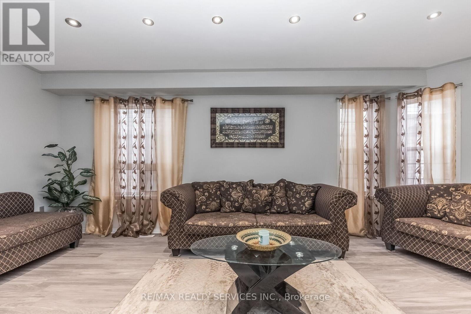 359 Edenbrook Hill Drive, Brampton, Ontario  L7A 2N4 - Photo 8 - W12959864