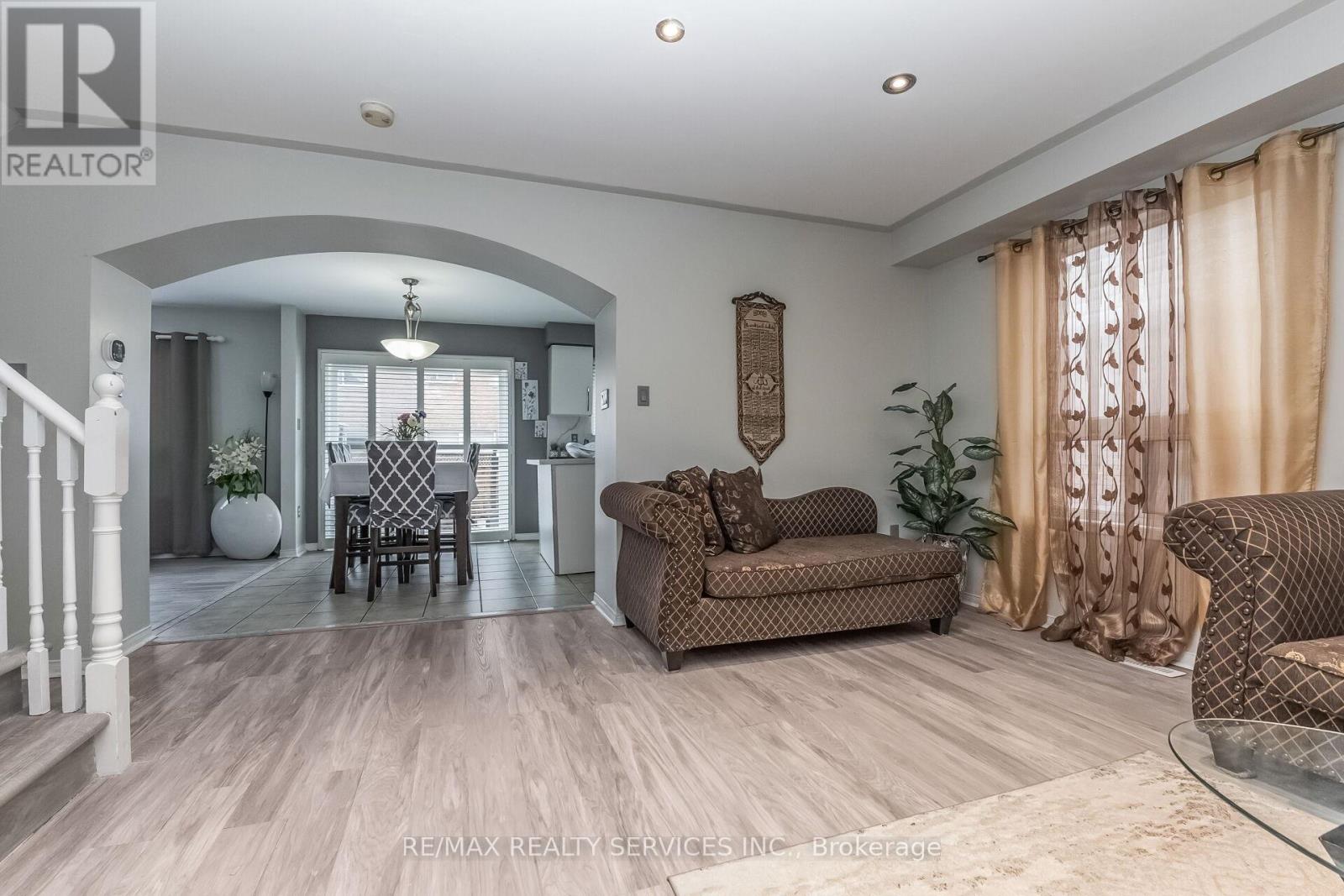 359 Edenbrook Hill Drive, Brampton, Ontario  L7A 2N4 - Photo 9 - W12959864