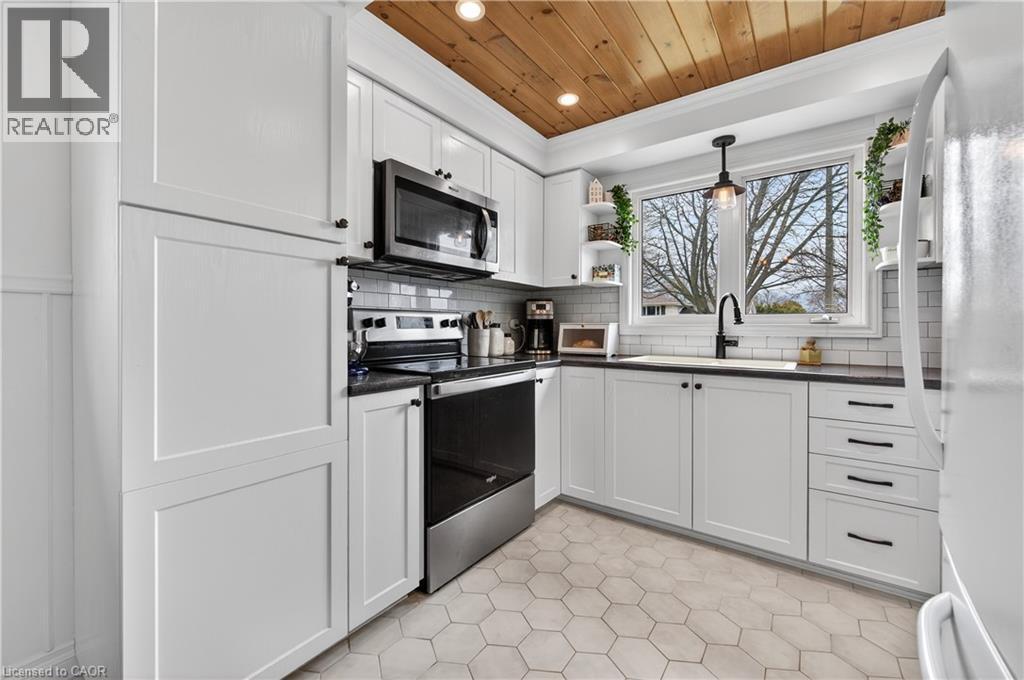 51 Elgar Avenue, Hamilton, Ontario  L9C 4E3 - Photo 9 - 40816142