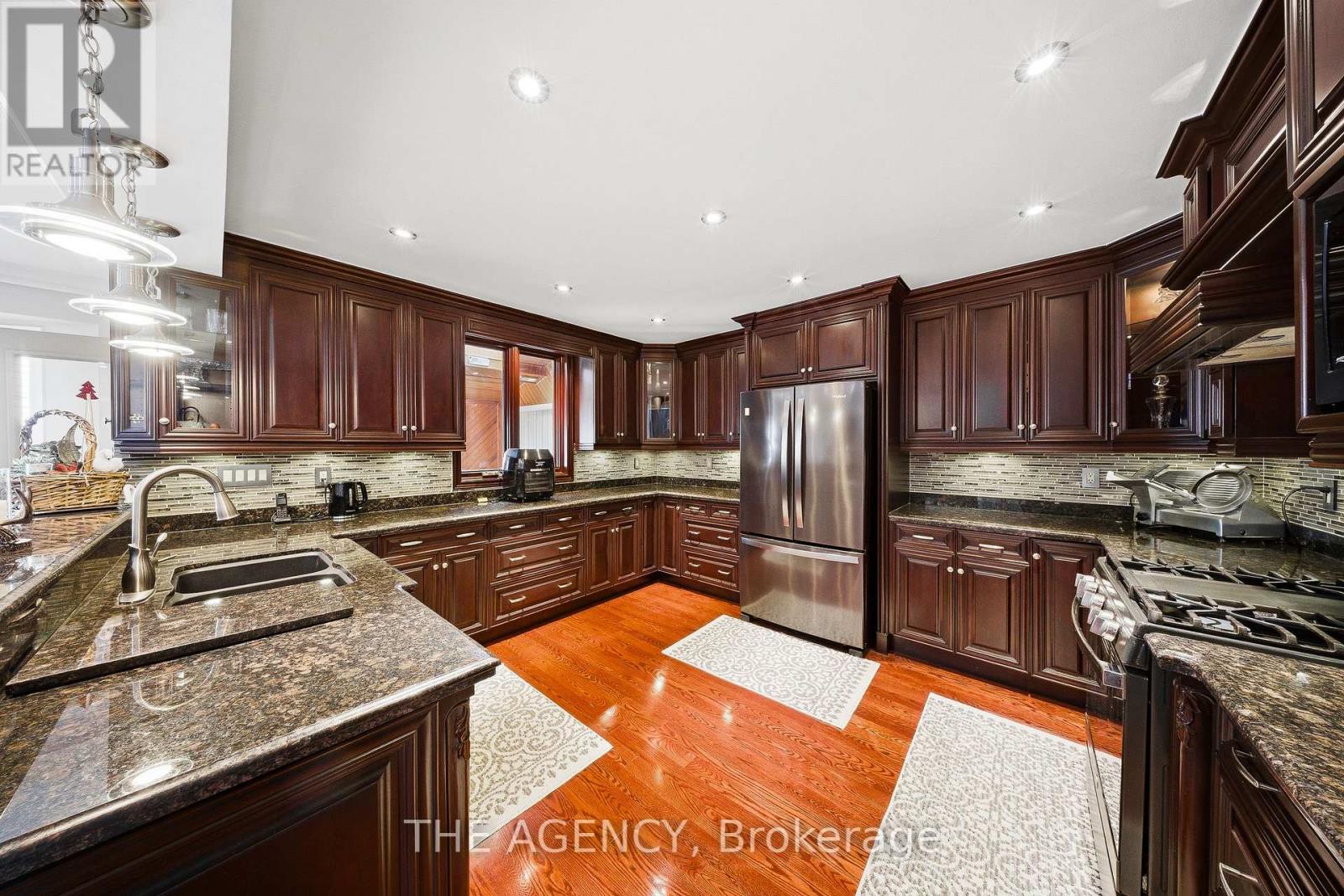 47 Burnt Ember Court, Kitchener, Ontario  N2A 3X3 - Photo 4 - X12959726