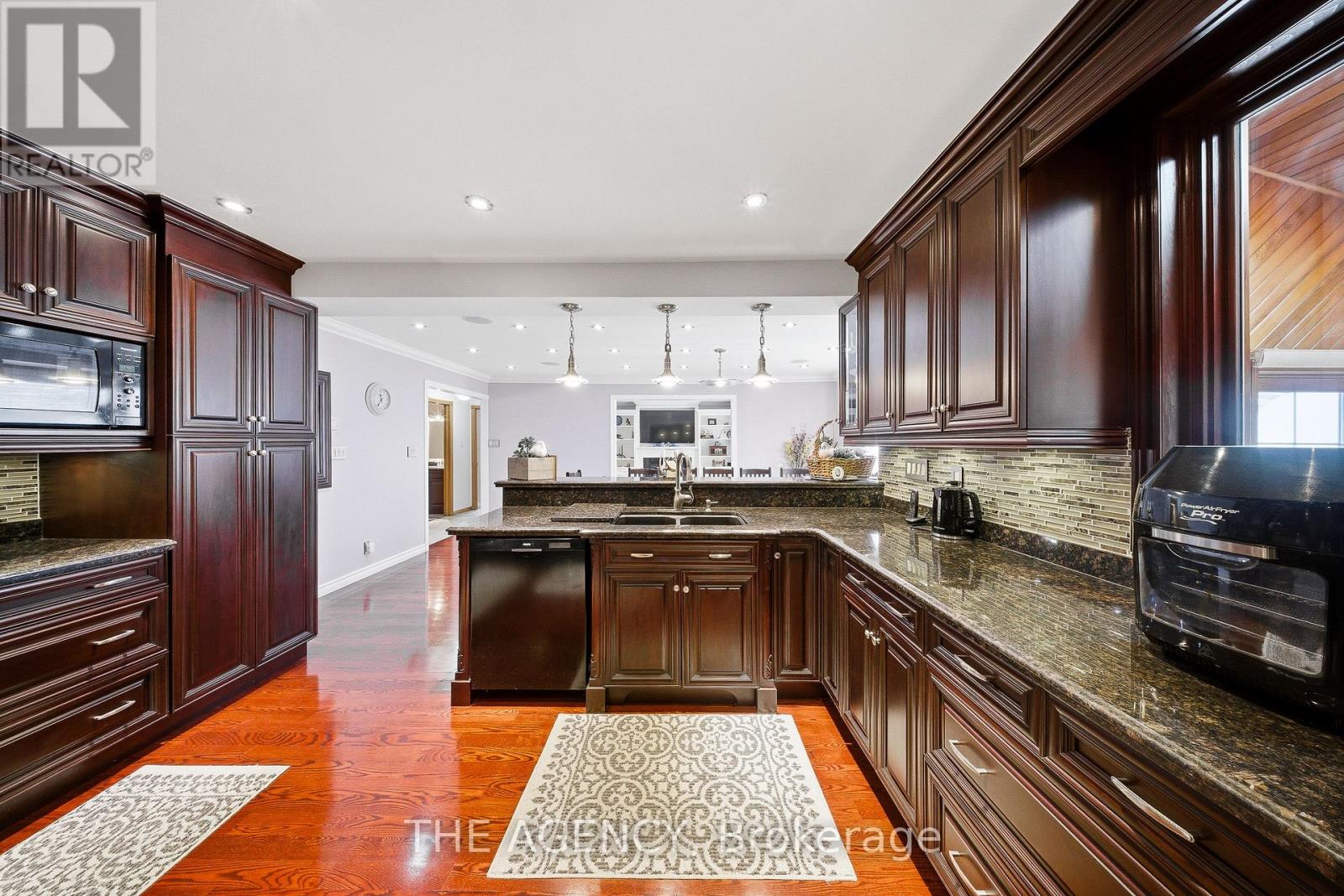 47 Burnt Ember Court, Kitchener, Ontario  N2A 3X3 - Photo 5 - X12959726