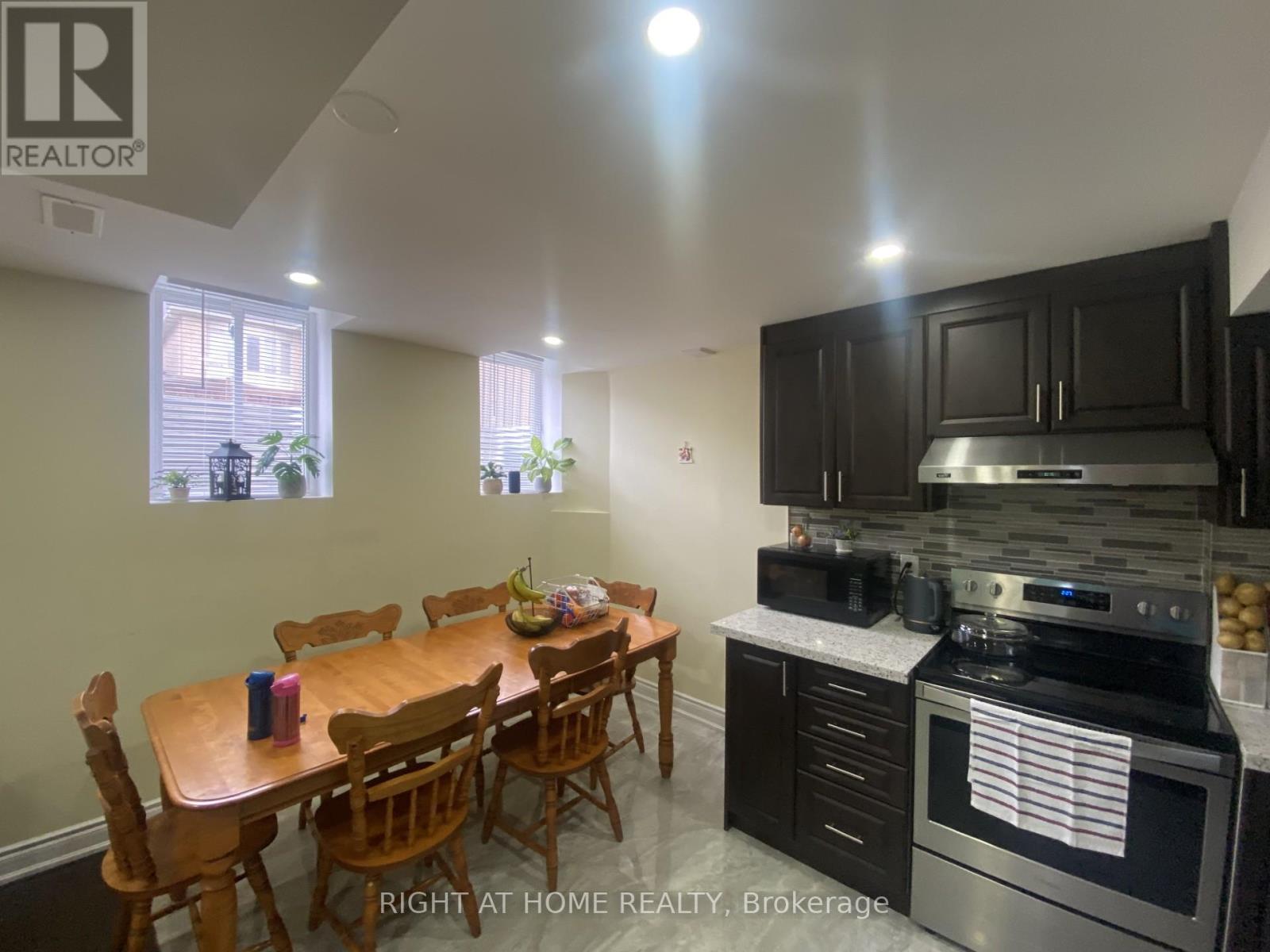 13 Templar Street, Brampton, Ontario  L6Y 2Y2 - Photo 16 - W12883032