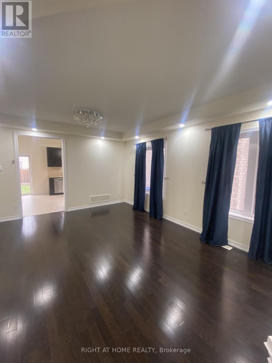 13 Templar Street, Brampton, Ontario  L6Y 2Y2 - Photo 5 - W12883032