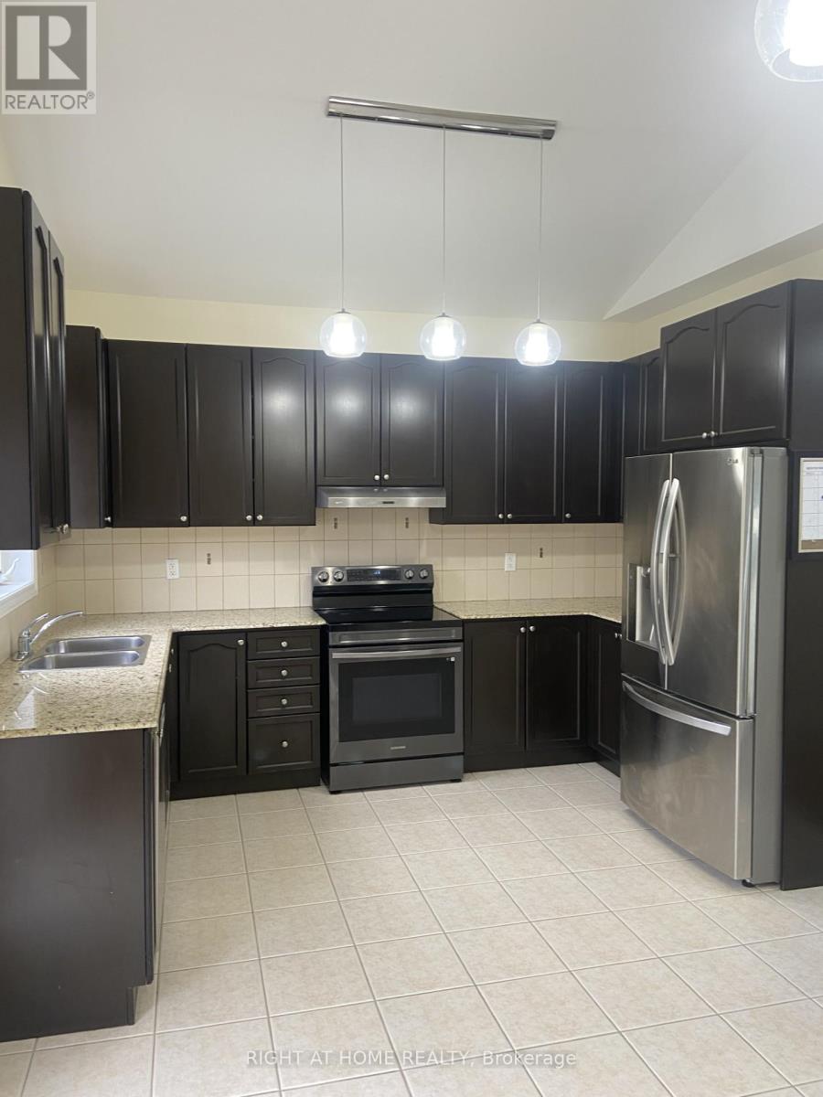 13 Templar Street, Brampton, Ontario  L6Y 2Y2 - Photo 8 - W12883032