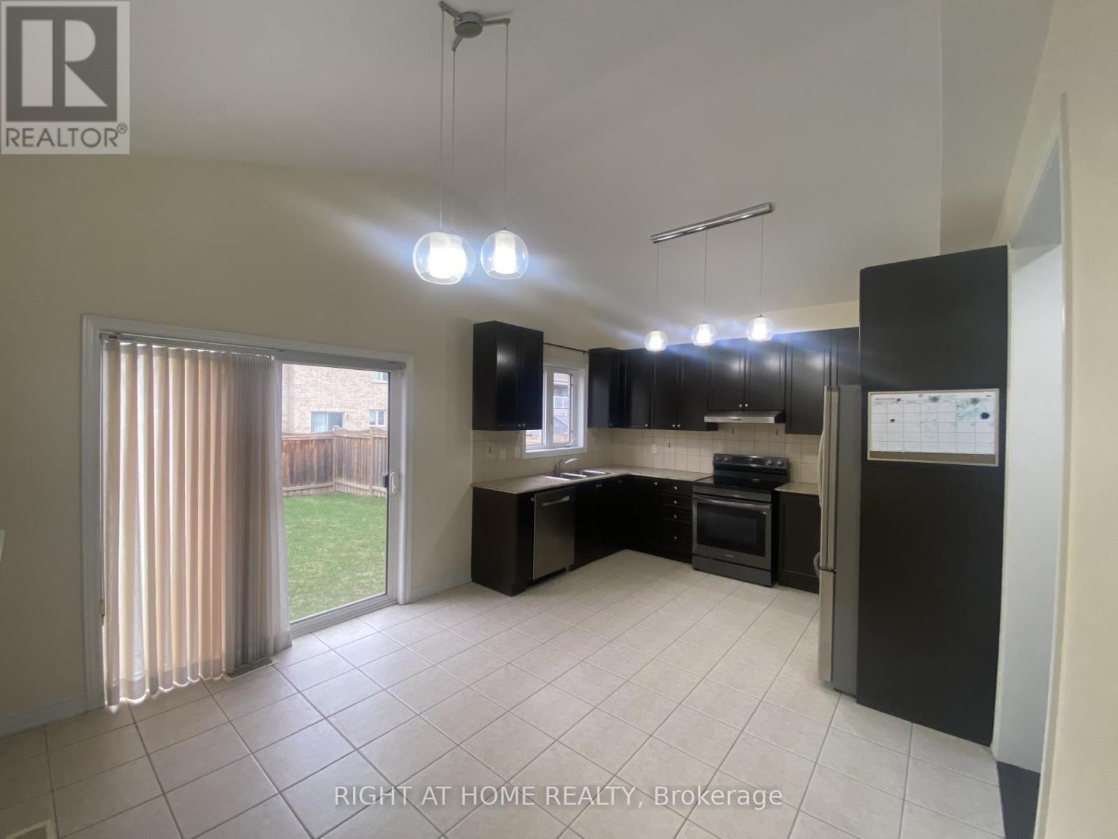 13 Templar Street, Brampton, Ontario  L6Y 2Y2 - Photo 7 - W12883032