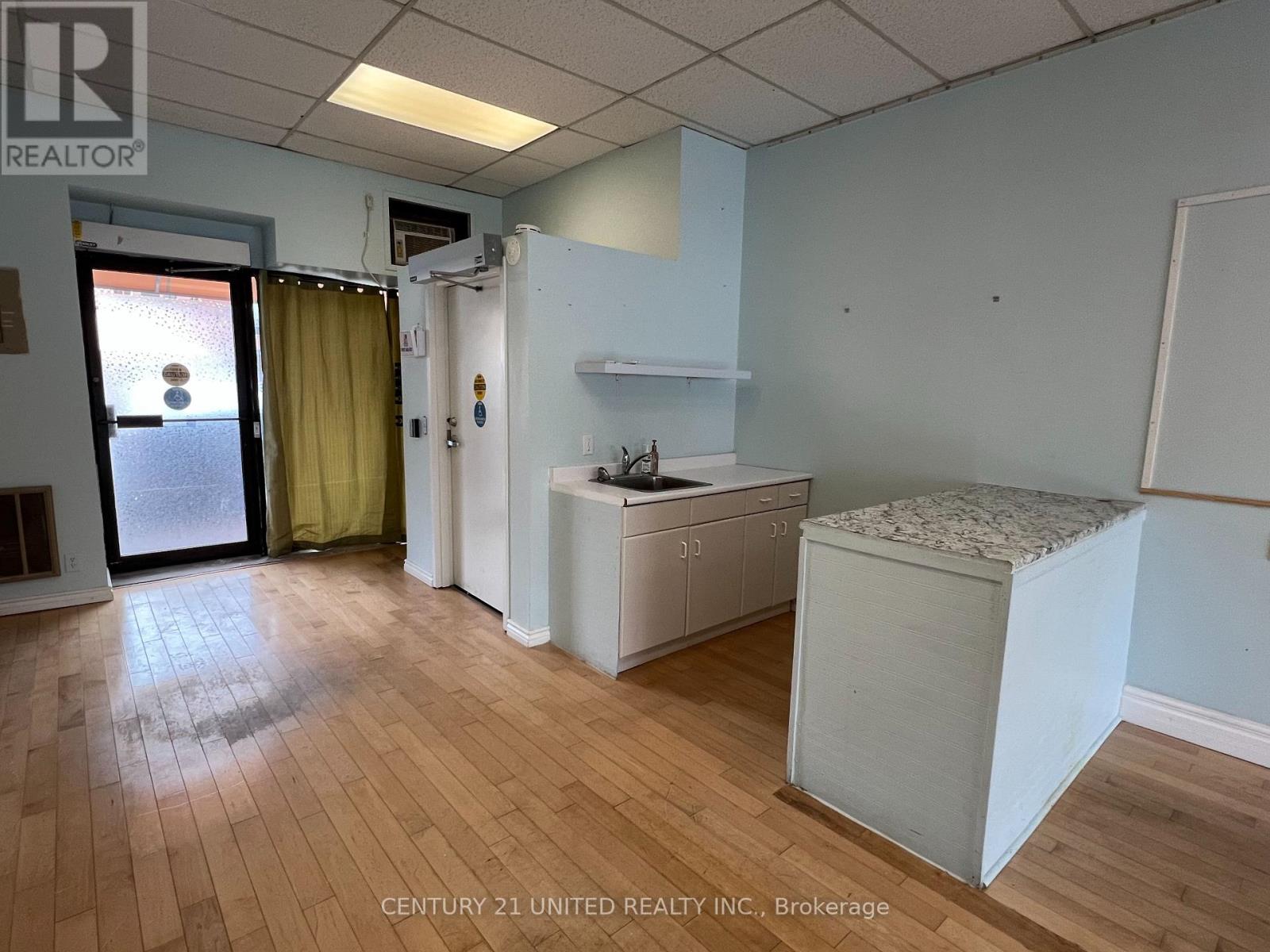 3 - 4 - 203 Simcoe Street, Peterborough, Ontario  K9H 2H6 - Photo 3 - X12959942