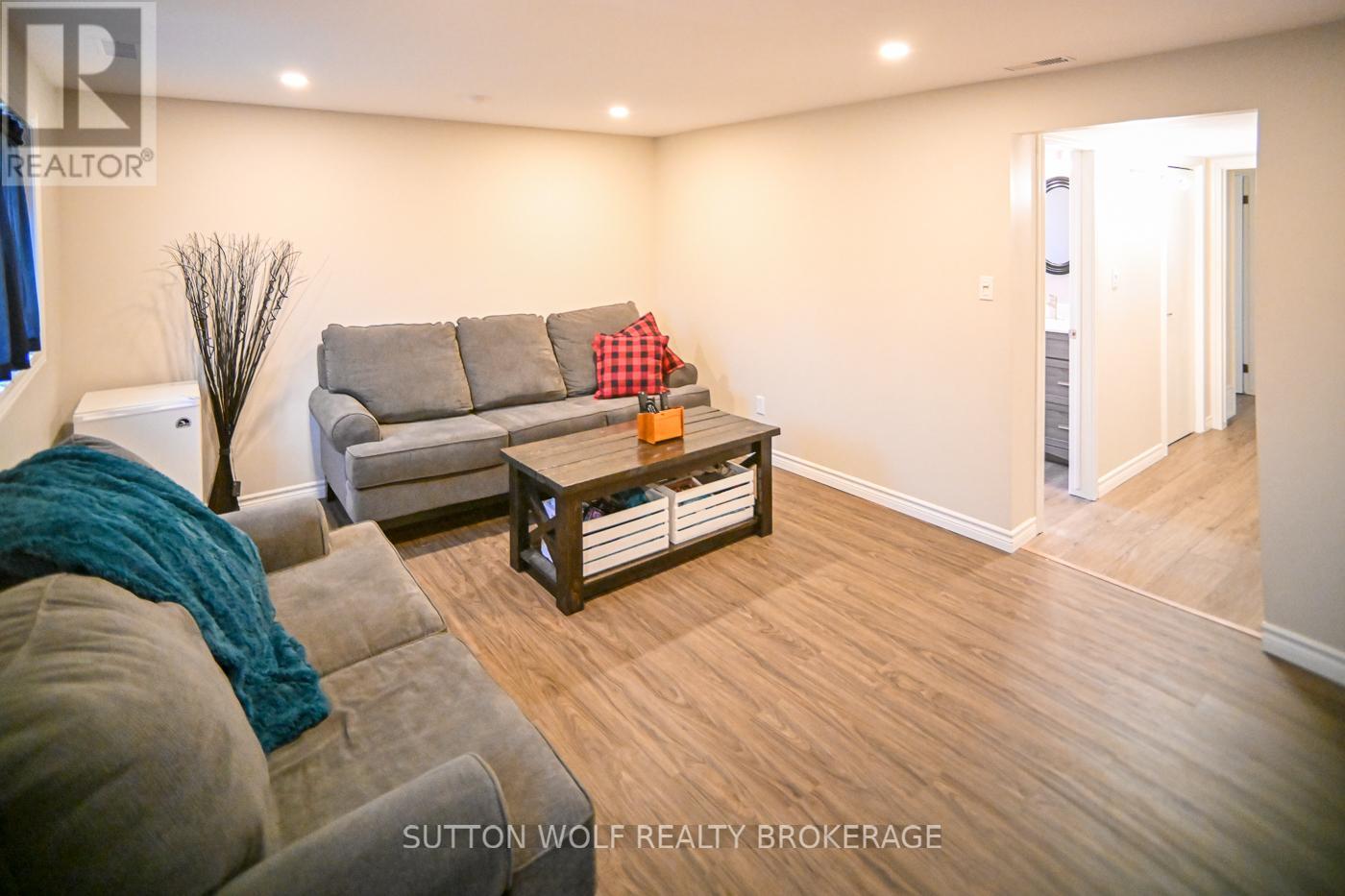 2272 Bentim Road, Strathroy-Caradoc, Ontario  N0L 1W0 - Photo 23 - X12959986