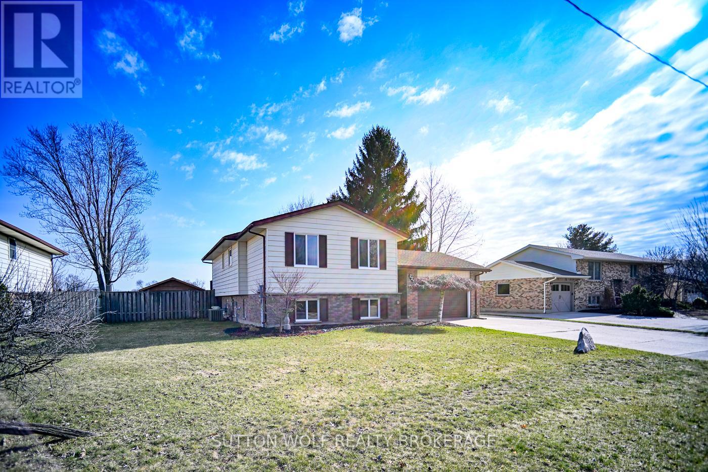 2272 Bentim Road, Strathroy-Caradoc, Ontario  N0L 1W0 - Photo 3 - X12959986