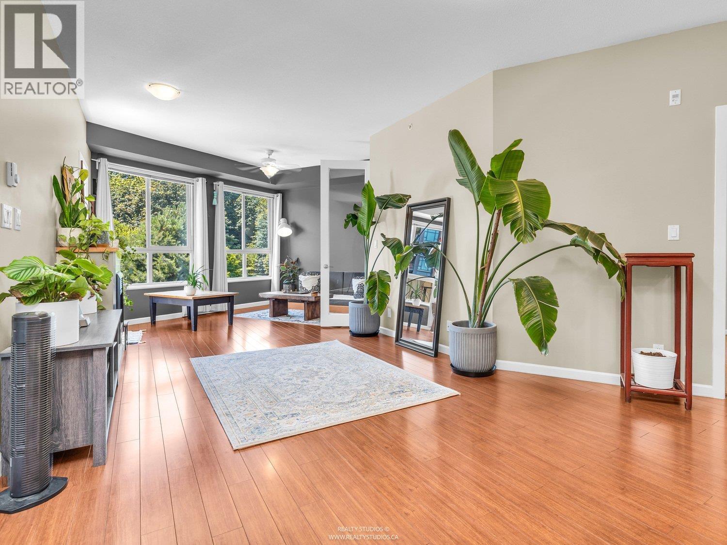 402 285 Ross Drive, New Westminster, British Columbia  V3L 0B9 - Photo 4 - R3107010