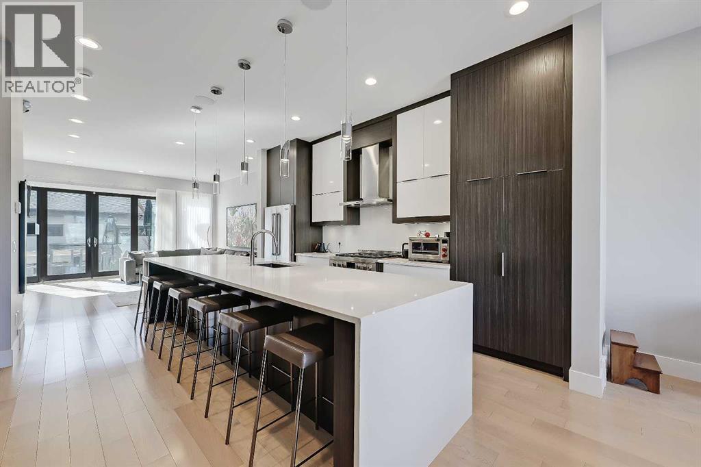 1705 46 Avenue SW, Calgary, Alberta  T2T 2R6 - Photo 4 - A2296408