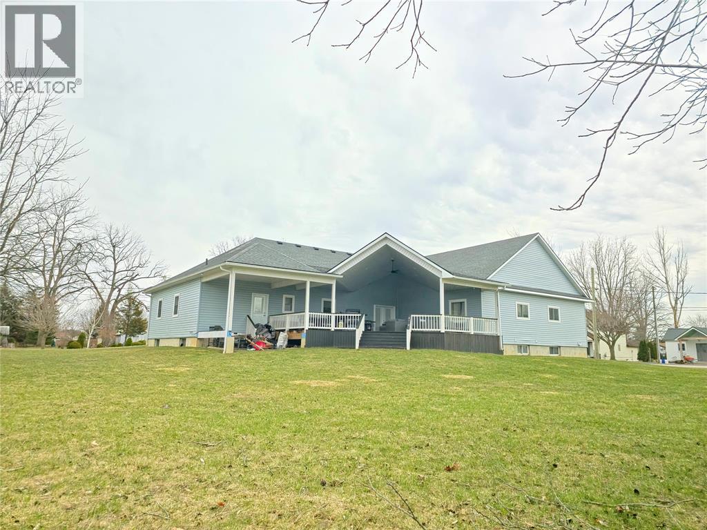 3167 Broadway Street, Brooke-Alvinston, Ontario  N0N 1A0 - Photo 2 - 26007073