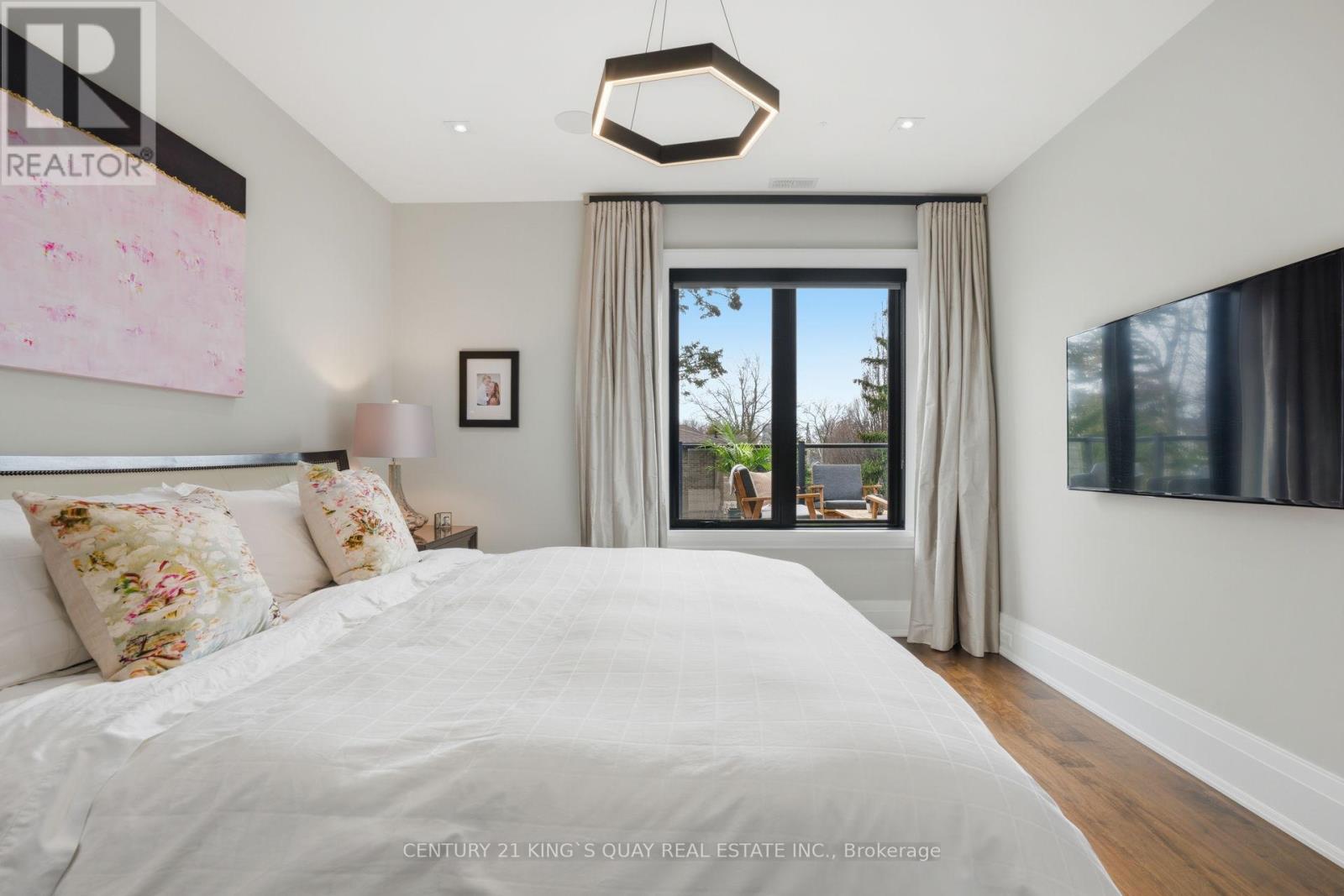 33 Nesbitt Drive, Toronto, Ontario  M4W 2G2 - Photo 17 - C12960034