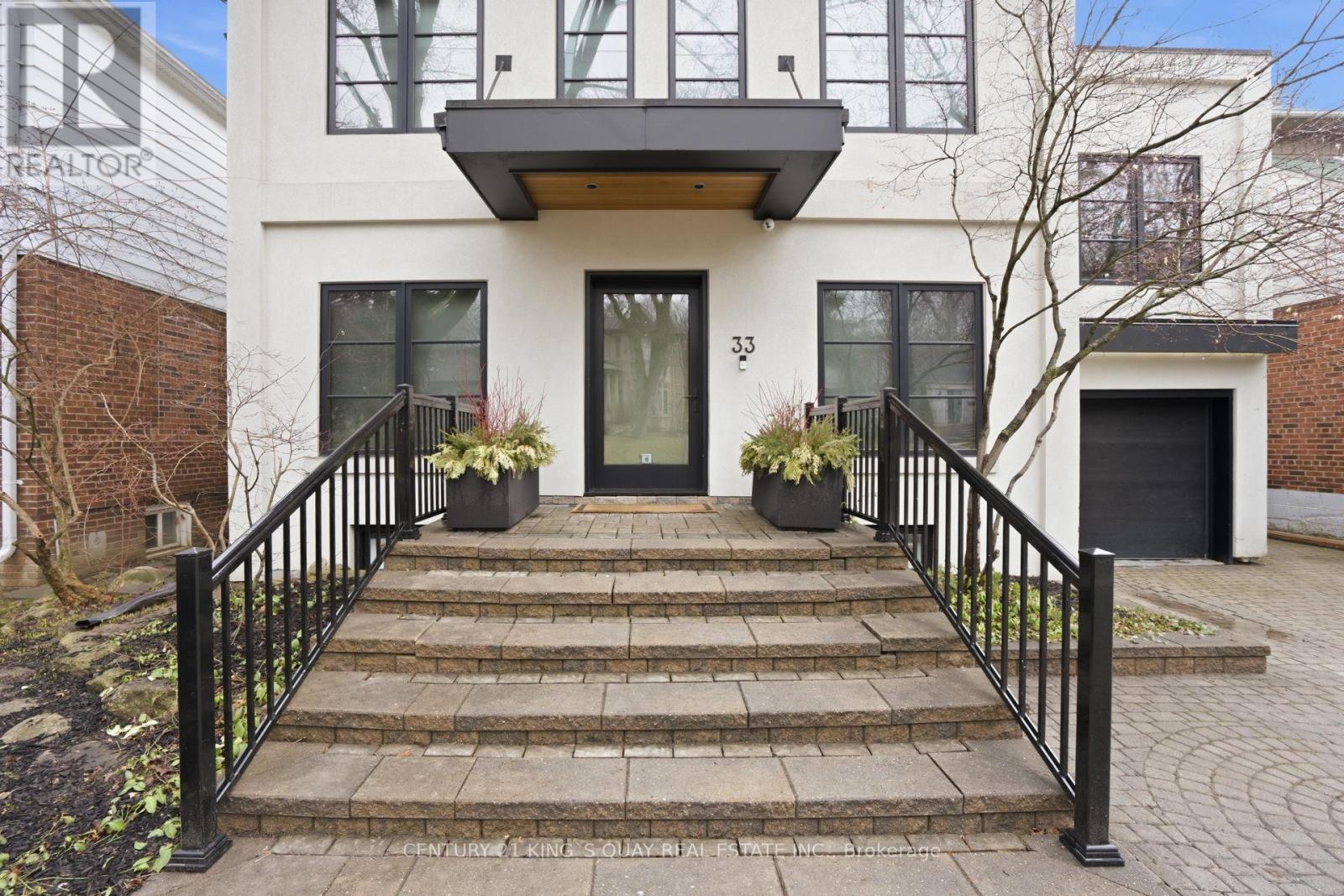 33 Nesbitt Drive, Toronto, Ontario  M4W 2G2 - Photo 2 - C12960034