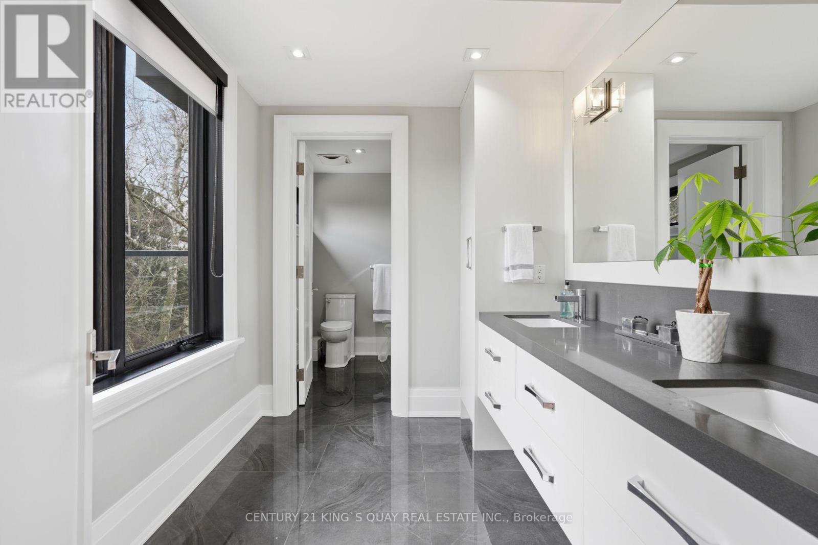 33 Nesbitt Drive, Toronto, Ontario  M4W 2G2 - Photo 28 - C12960034