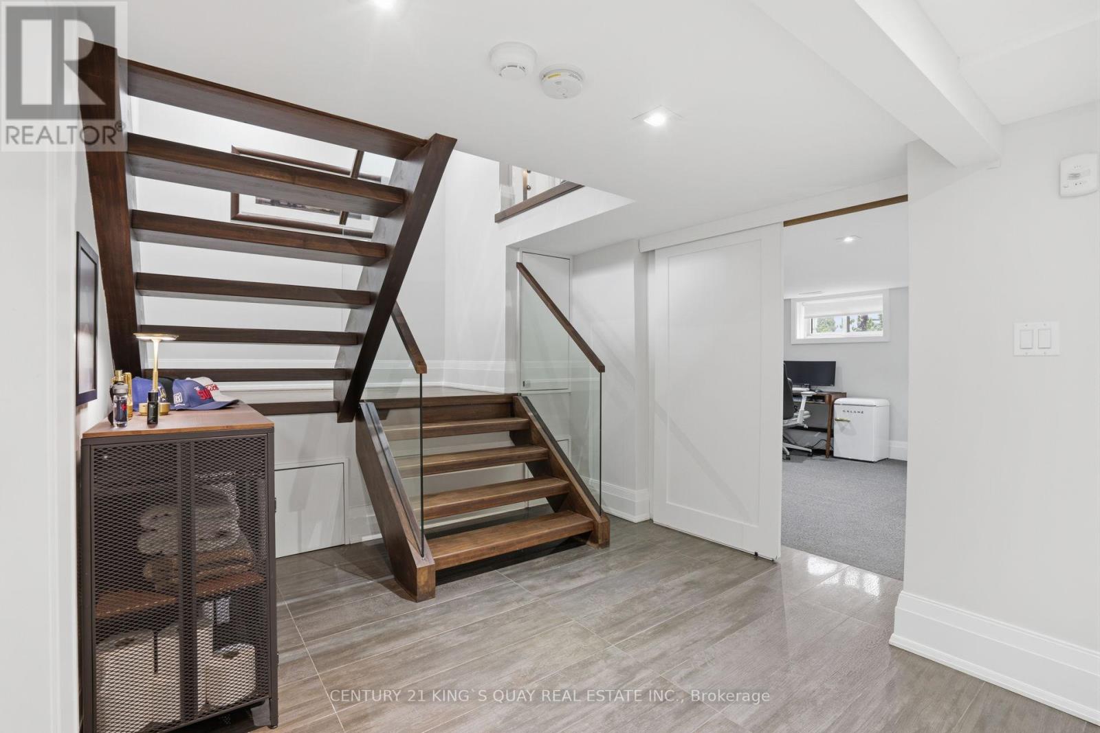 33 Nesbitt Drive, Toronto, Ontario  M4W 2G2 - Photo 38 - C12960034