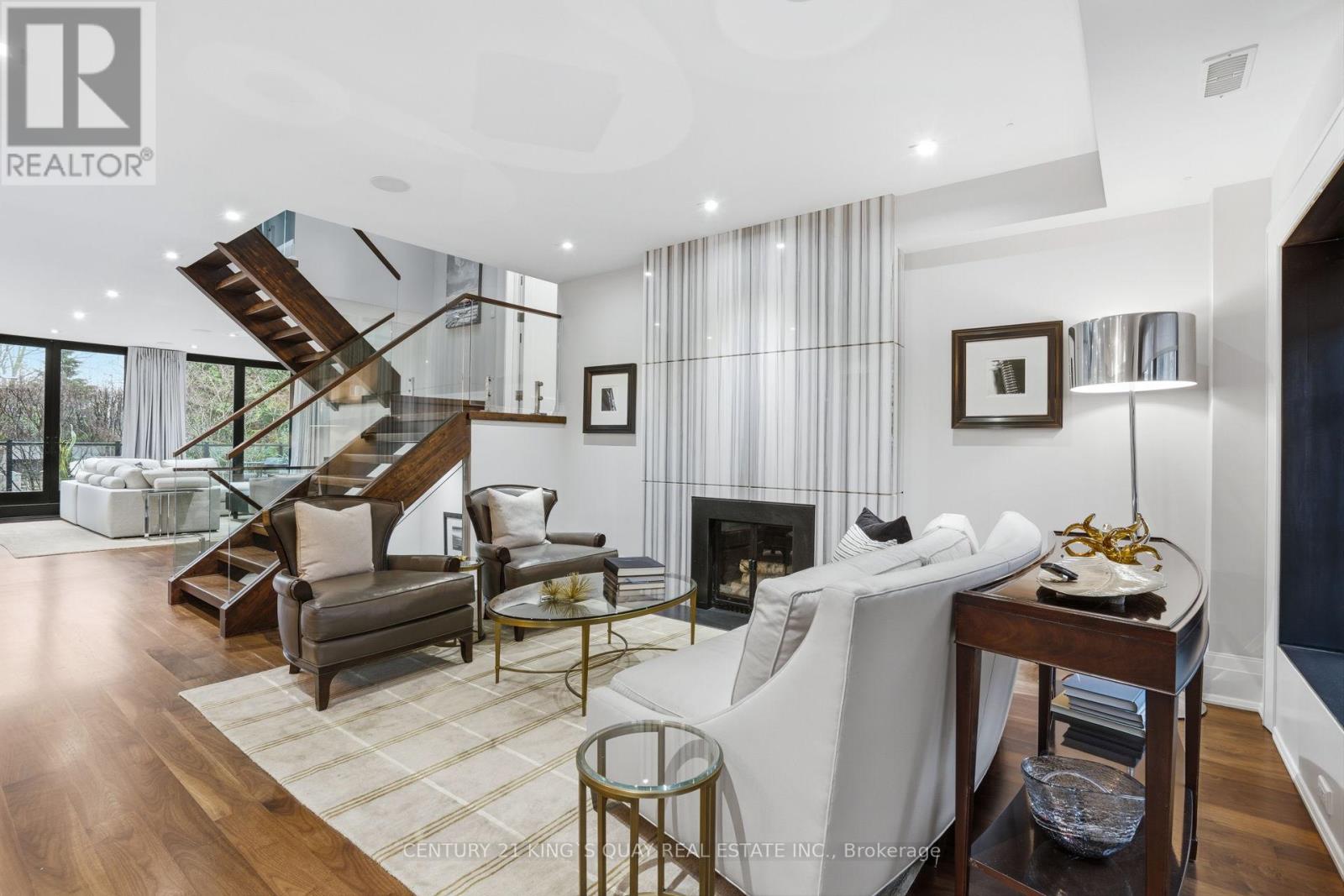 33 Nesbitt Drive, Toronto, Ontario  M4W 2G2 - Photo 4 - C12960034