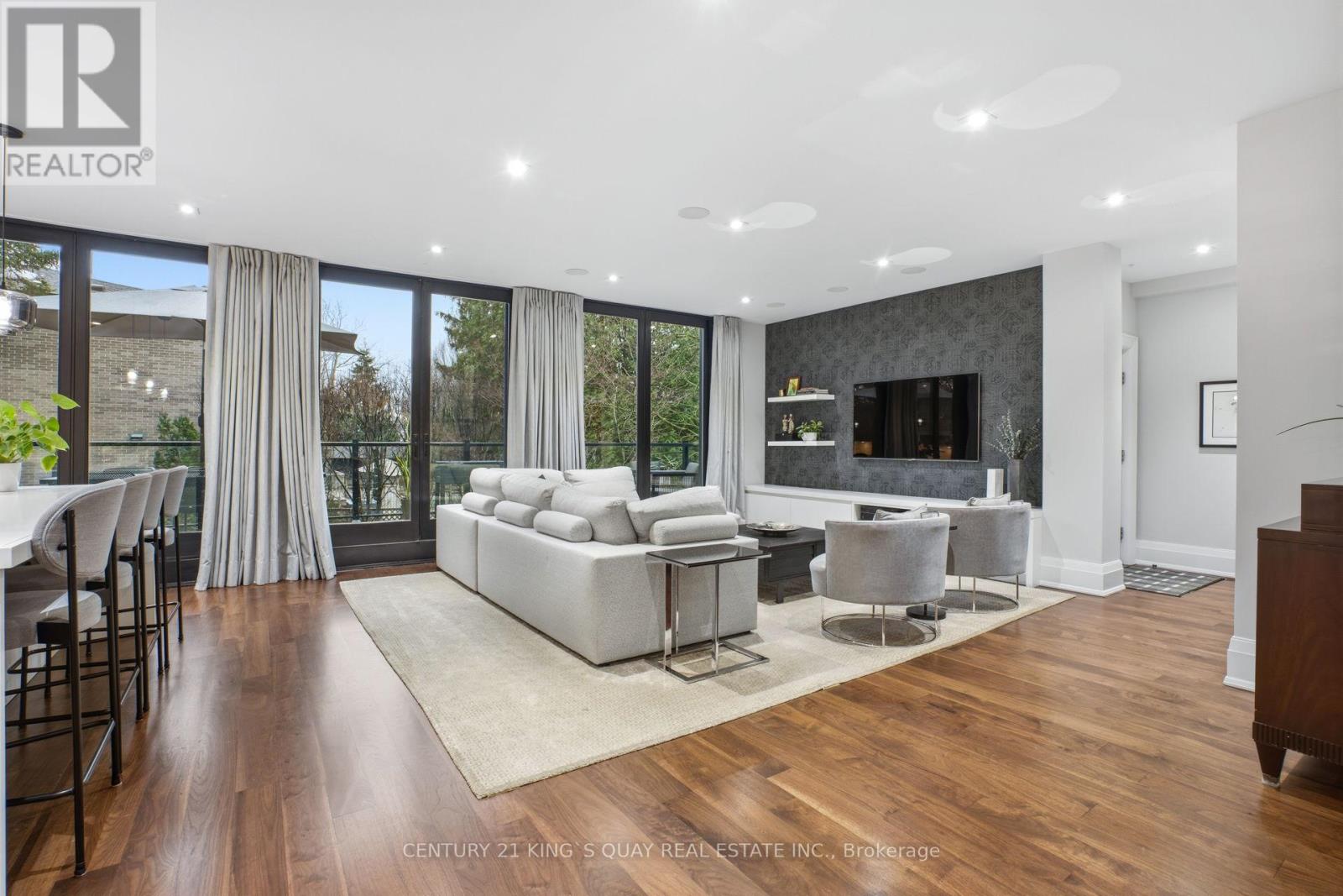 33 Nesbitt Drive, Toronto, Ontario  M4W 2G2 - Photo 6 - C12960034