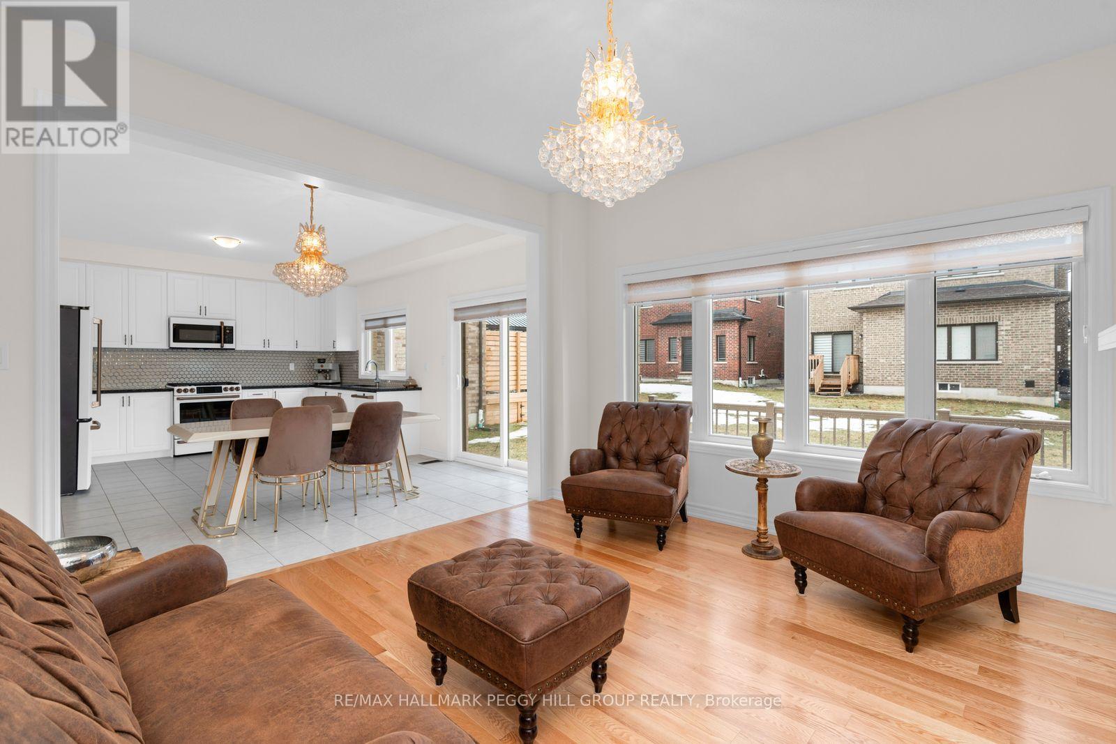 34 Valleo Street, Georgina, Ontario  L4P 0K1 - Photo 6 - N12959940