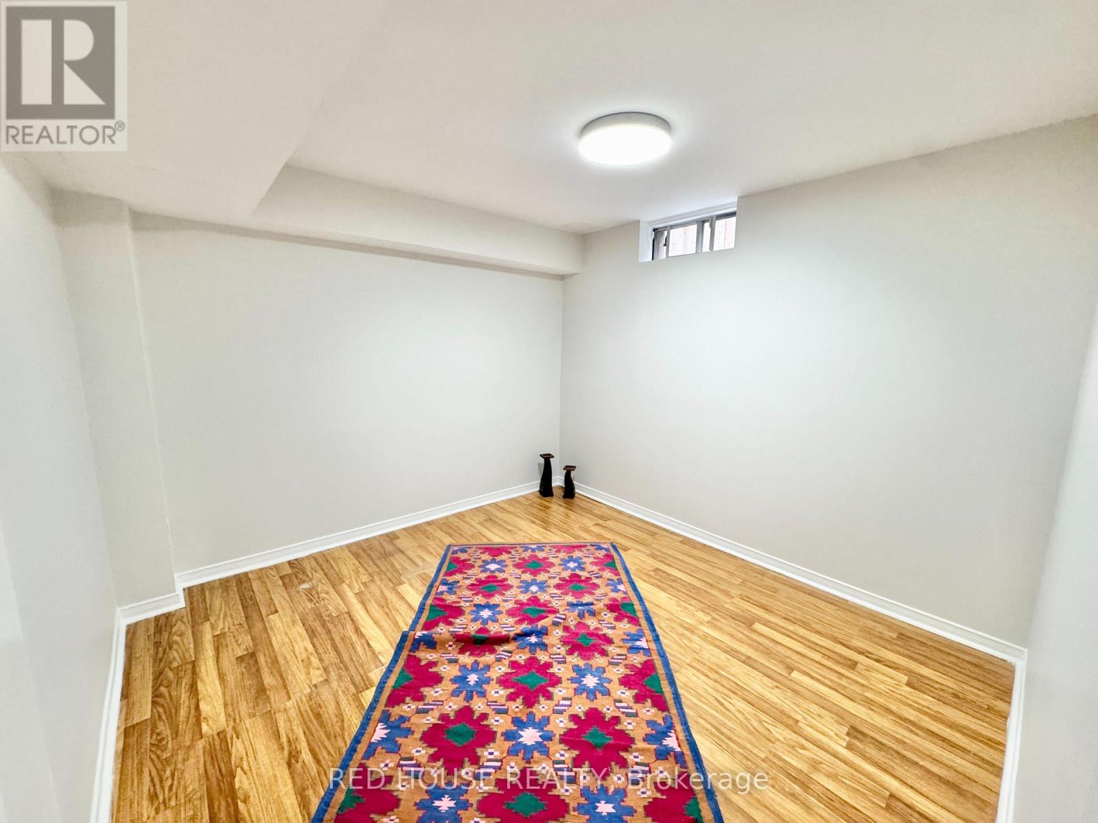 33 Forestside Court, Richmond Hill, Ontario  L4C 9V2 - Photo 6 - N12960014