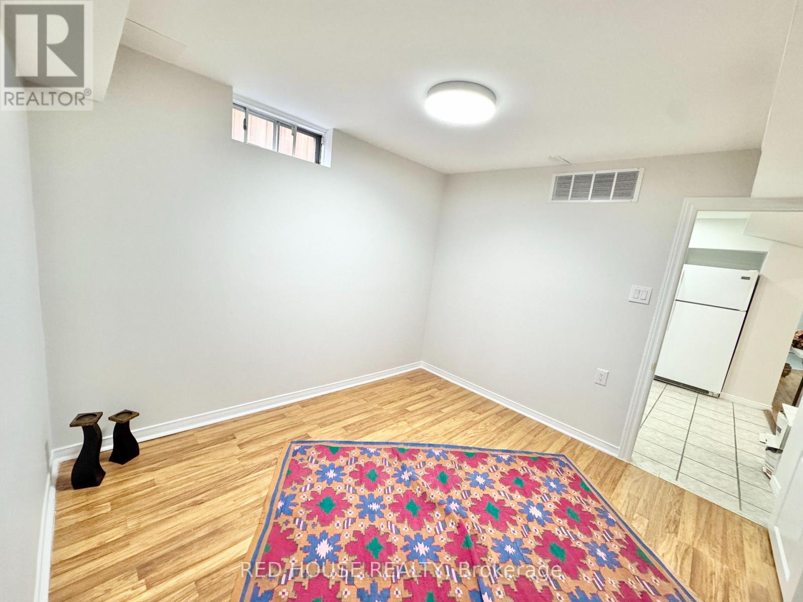 33 Forestside Court, Richmond Hill, Ontario  L4C 9V2 - Photo 7 - N12960014