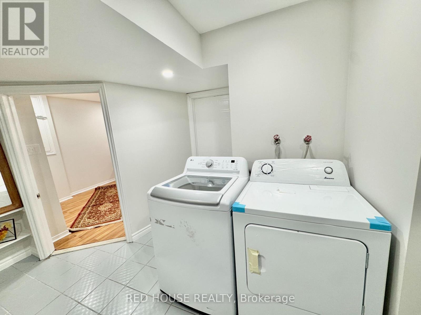 33 Forestside Court, Richmond Hill, Ontario  L4C 9V2 - Photo 8 - N12960014