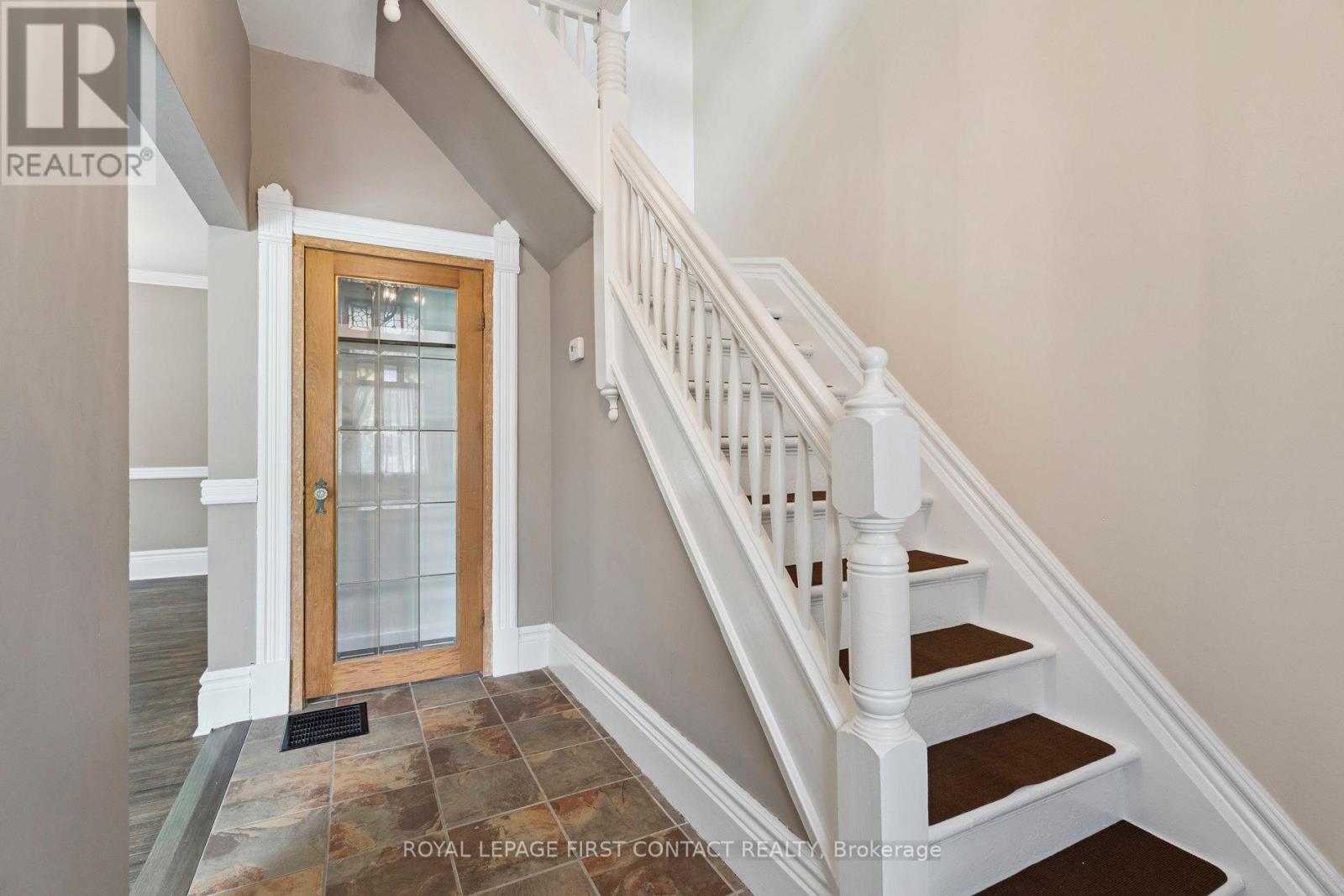 55 Burton Avenue, Barrie, Ontario  L4N 2R5 - Photo 3 - S12960036