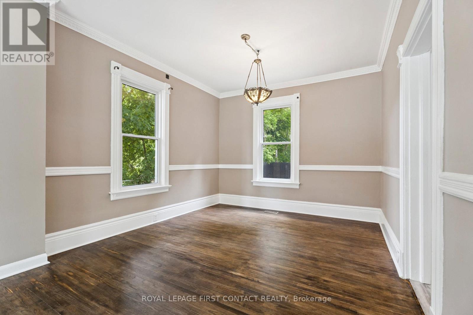 55 Burton Avenue, Barrie, Ontario  L4N 2R5 - Photo 4 - S12960036