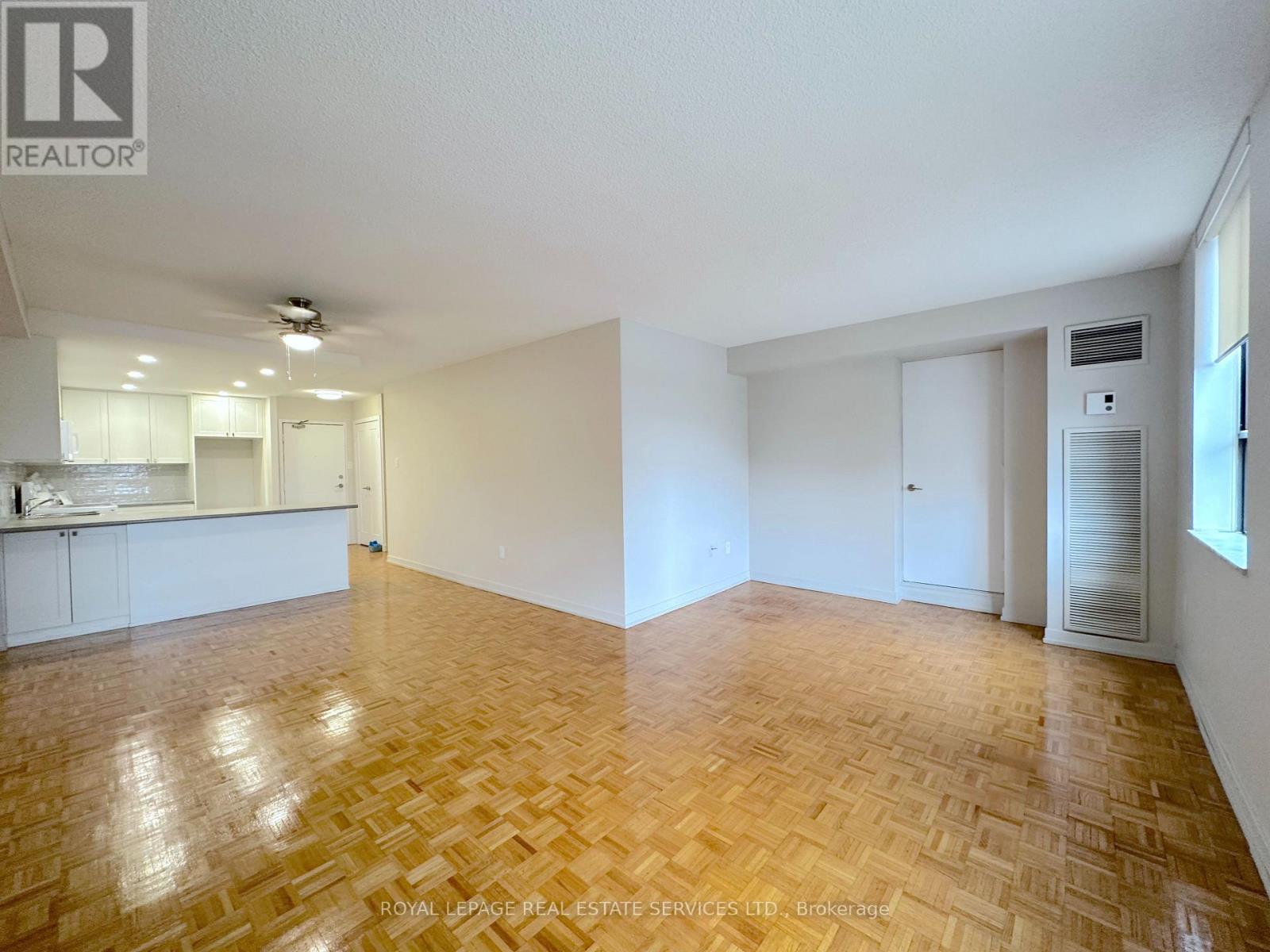 807 - 190 Clark Boulevard, Brampton, Ontario  L6T 4A8 - Photo 2 - W12959954