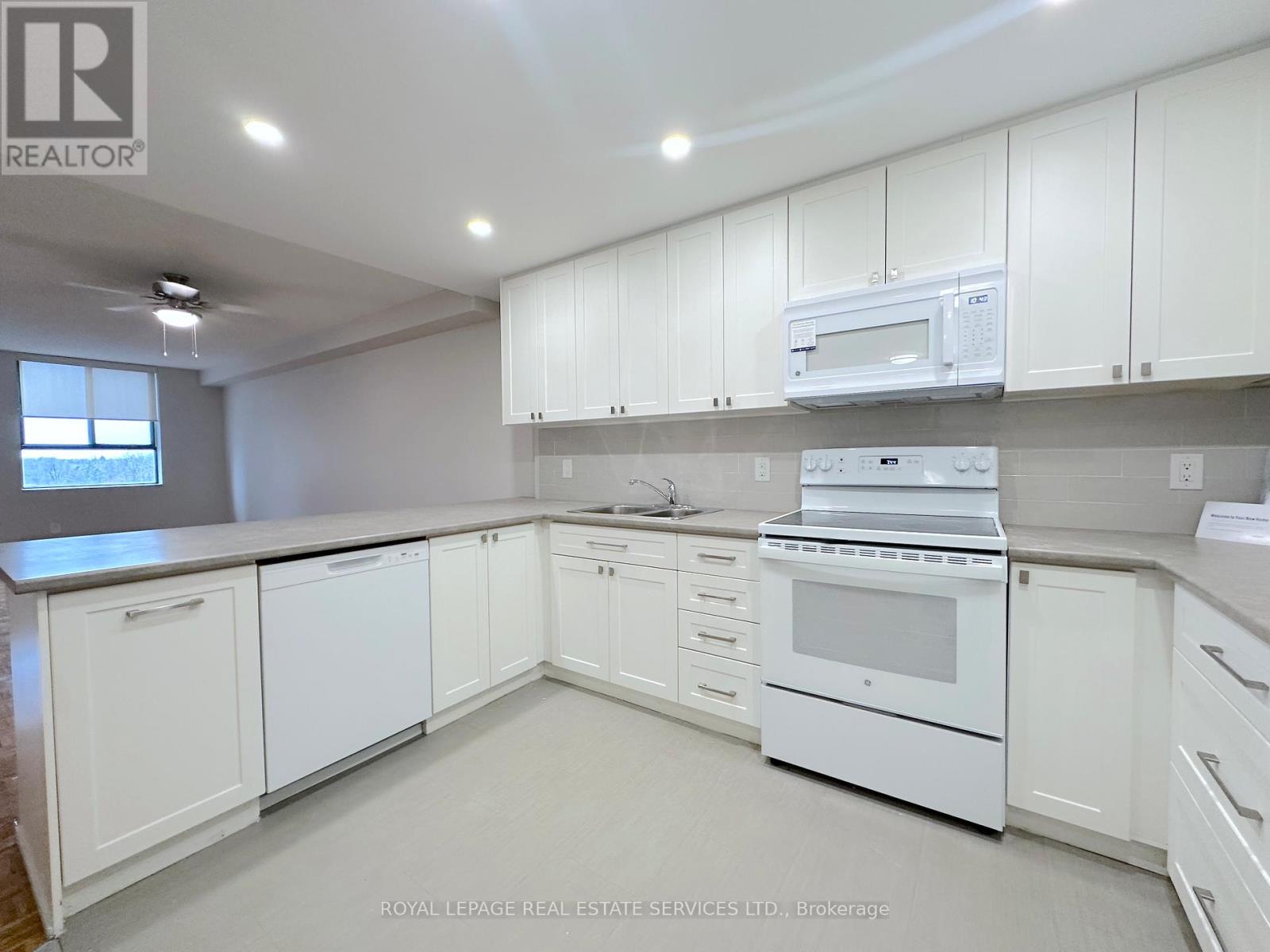 807 - 190 Clark Boulevard, Brampton, Ontario  L6T 4A8 - Photo 4 - W12959954